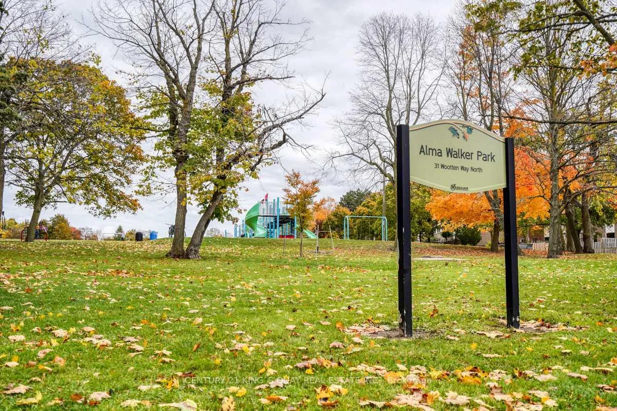 Photo 32 of 42 Knightsbridge Way, Markham, Markham Village — HOMEH