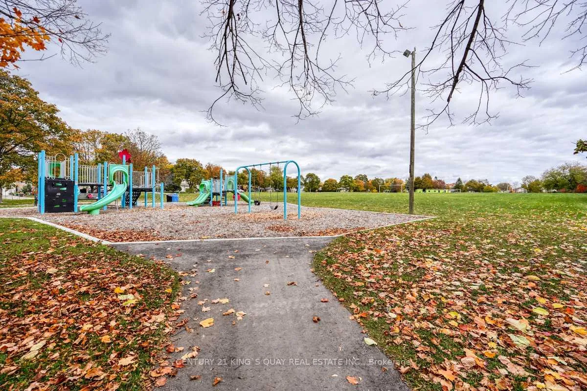 Photo 33 of 42 Knightsbridge Way, Markham, Markham Village — HOMEH