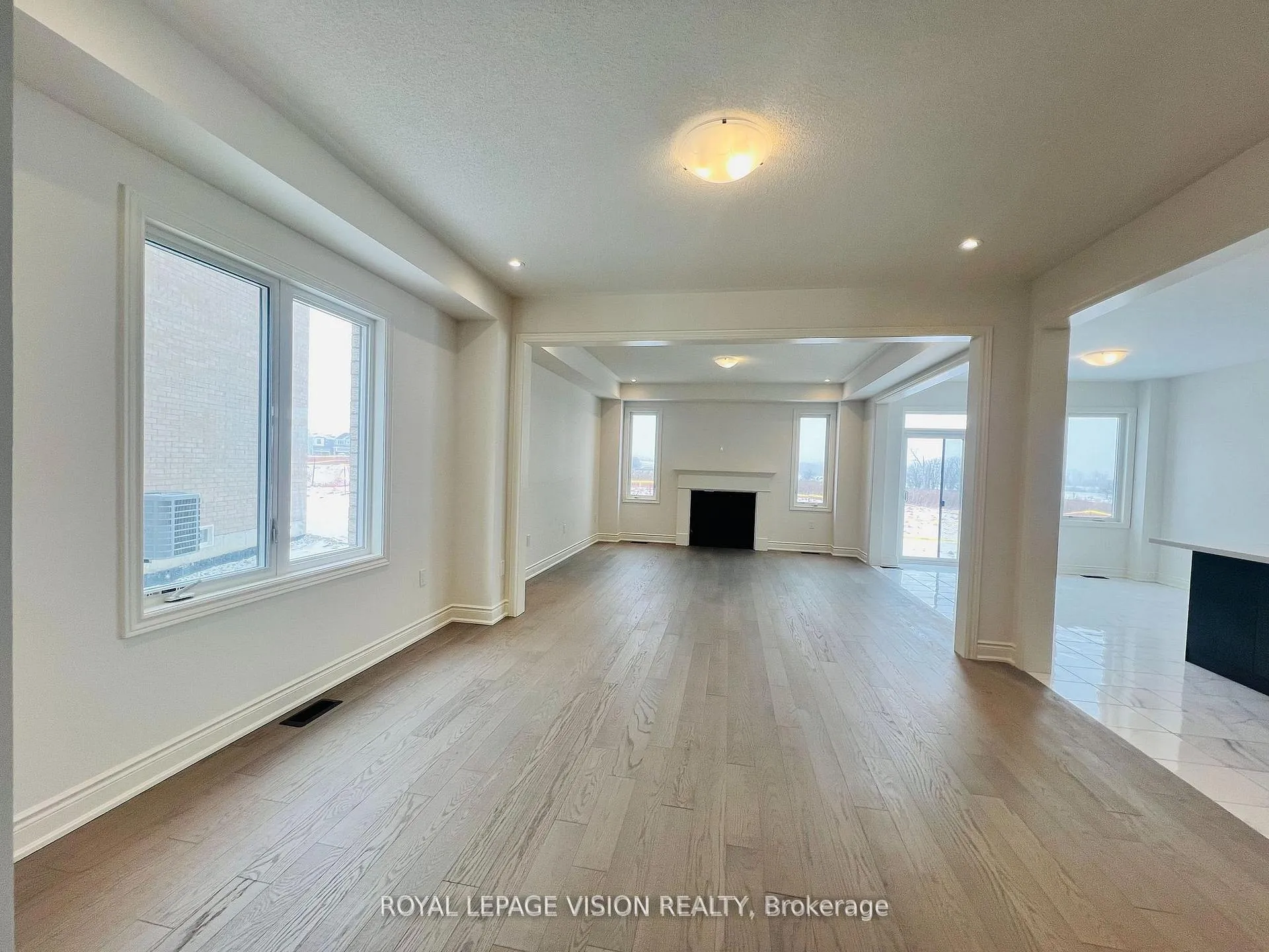 Photo 4 of 1450 Wheatcroft Drive, Oshawa, Kedron — HOMEH