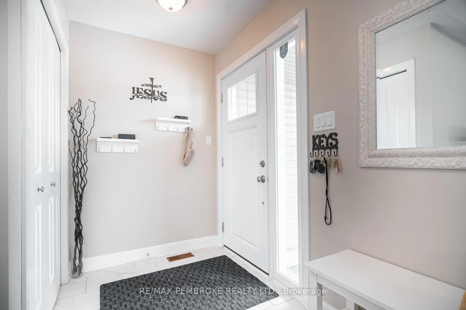 Photo 4 of 29 Terrance Drive, Petawawa — HOMEH