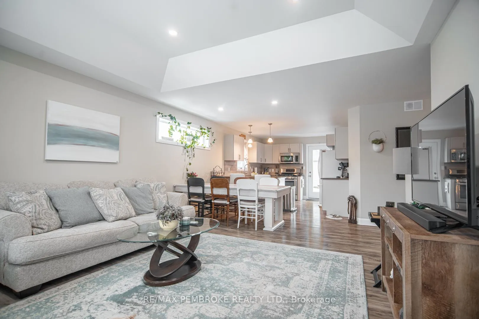 Photo 6 of 29 Terrance Drive, Petawawa — HOMEH
