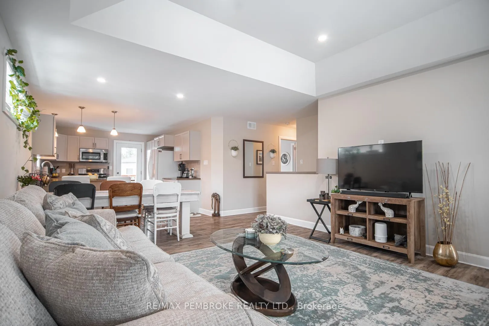 Photo 8 of 29 Terrance Drive, Petawawa — HOMEH