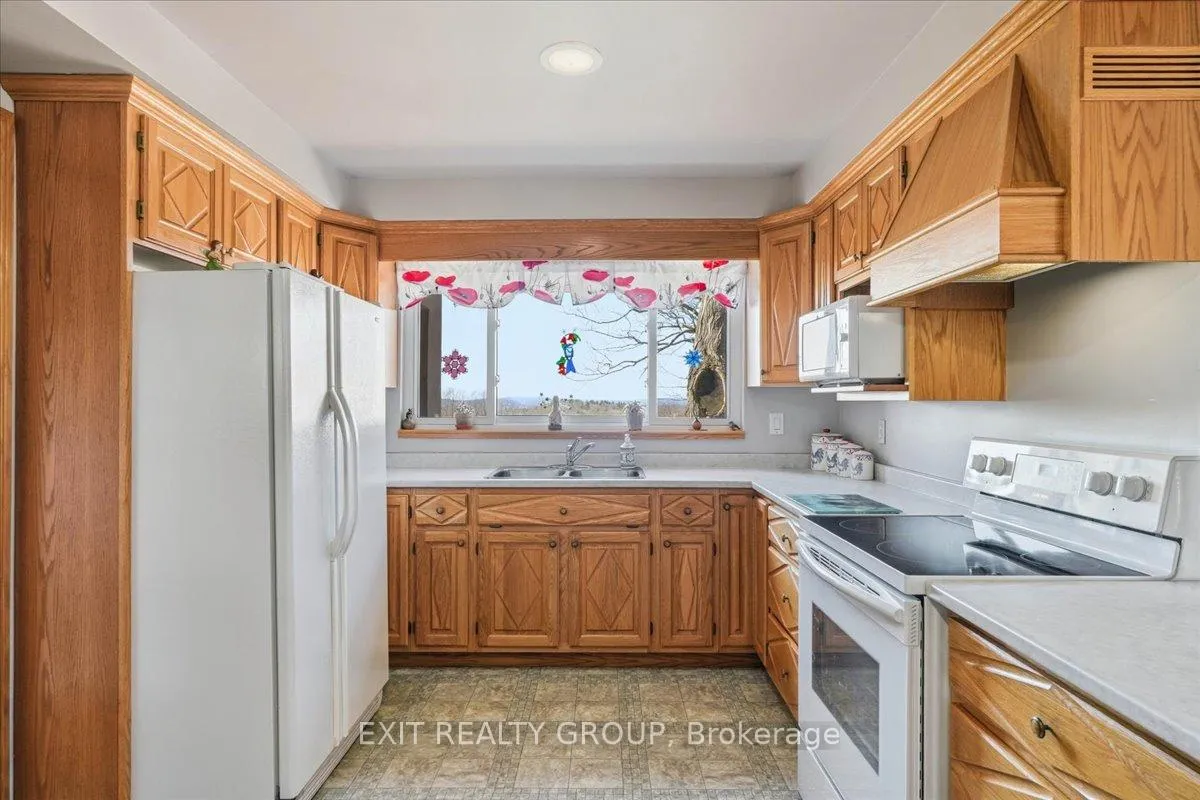Photo 17 of 401 Hearns Road, Quinte West, Sidney Ward — HOMEH