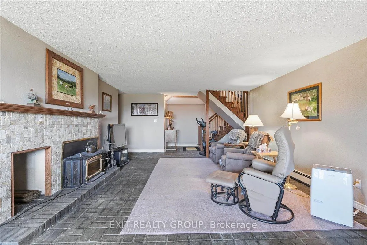 Photo 32 of 401 Hearns Road, Quinte West, Sidney Ward — HOMEH
