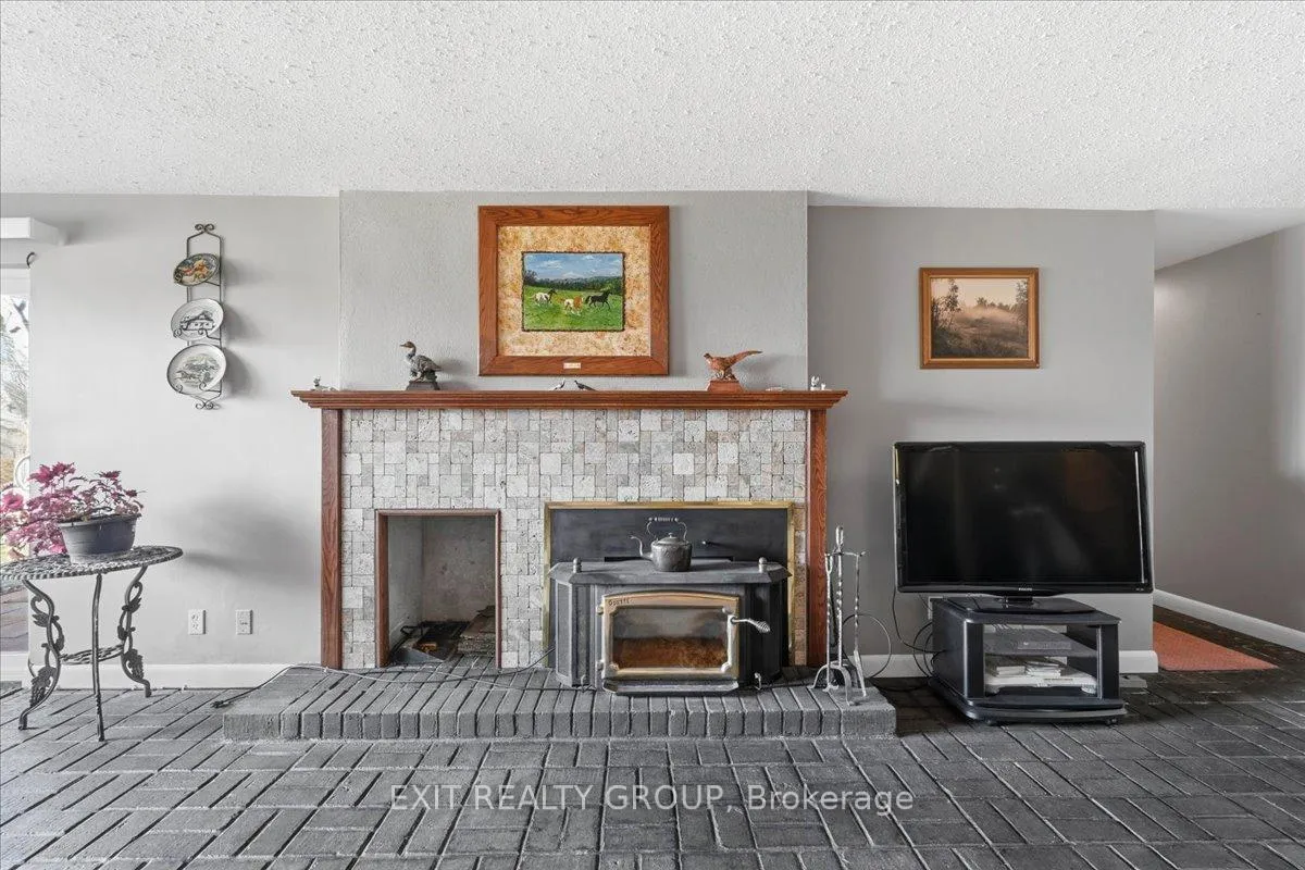 Photo 33 of 401 Hearns Road, Quinte West, Sidney Ward — HOMEH