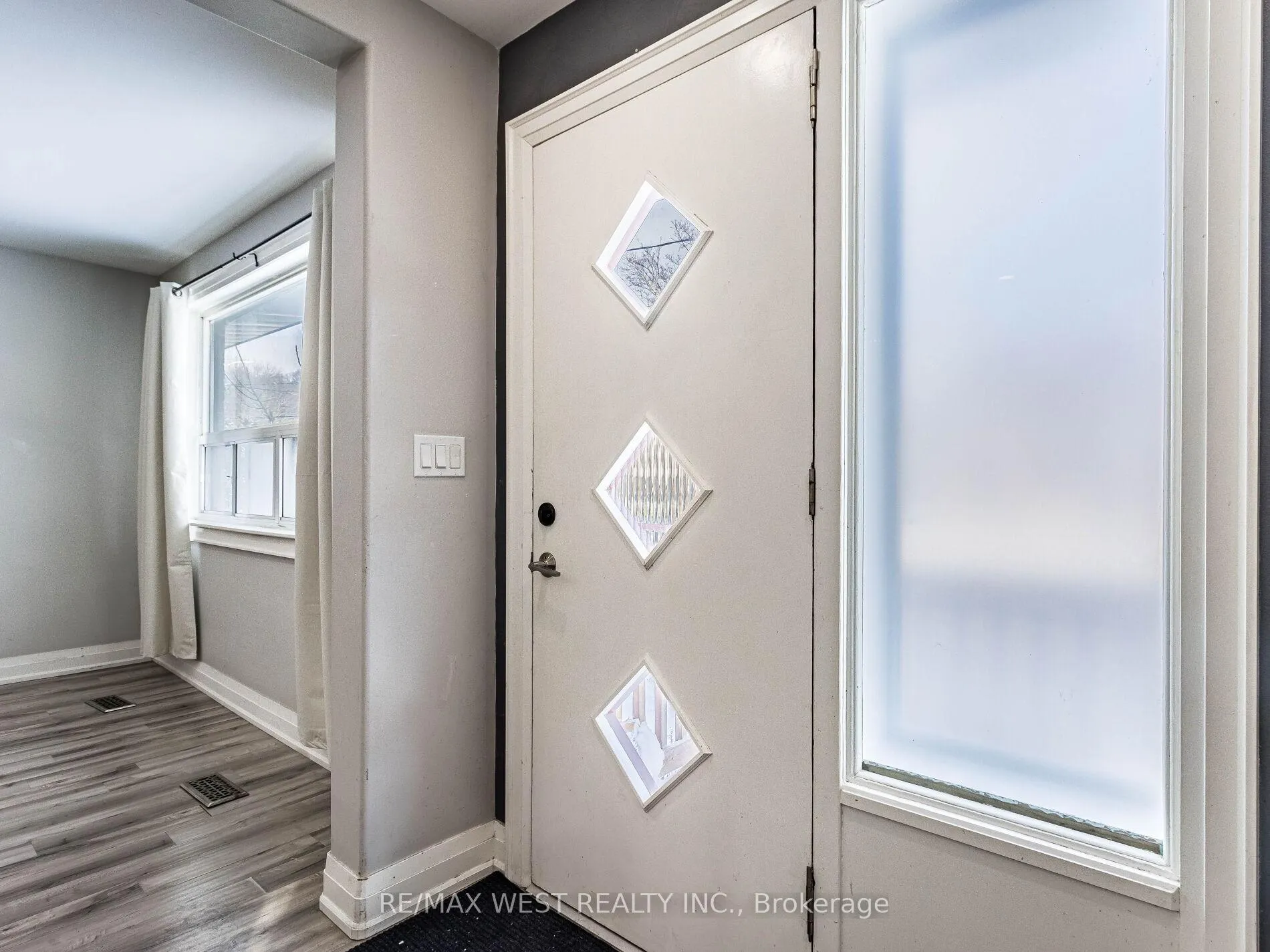 Photo 7 of 54 James Street, Caledon, Bolton East — HOMEH