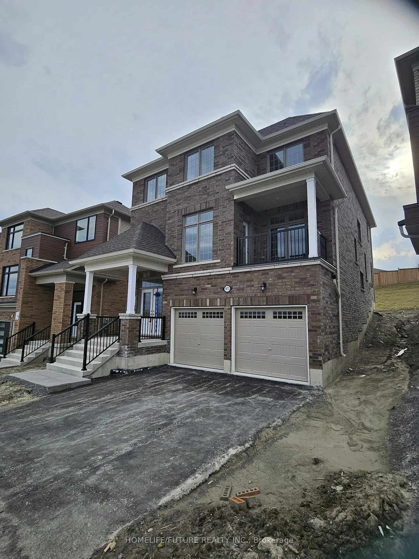 Front of 973 Trailsview Avenue