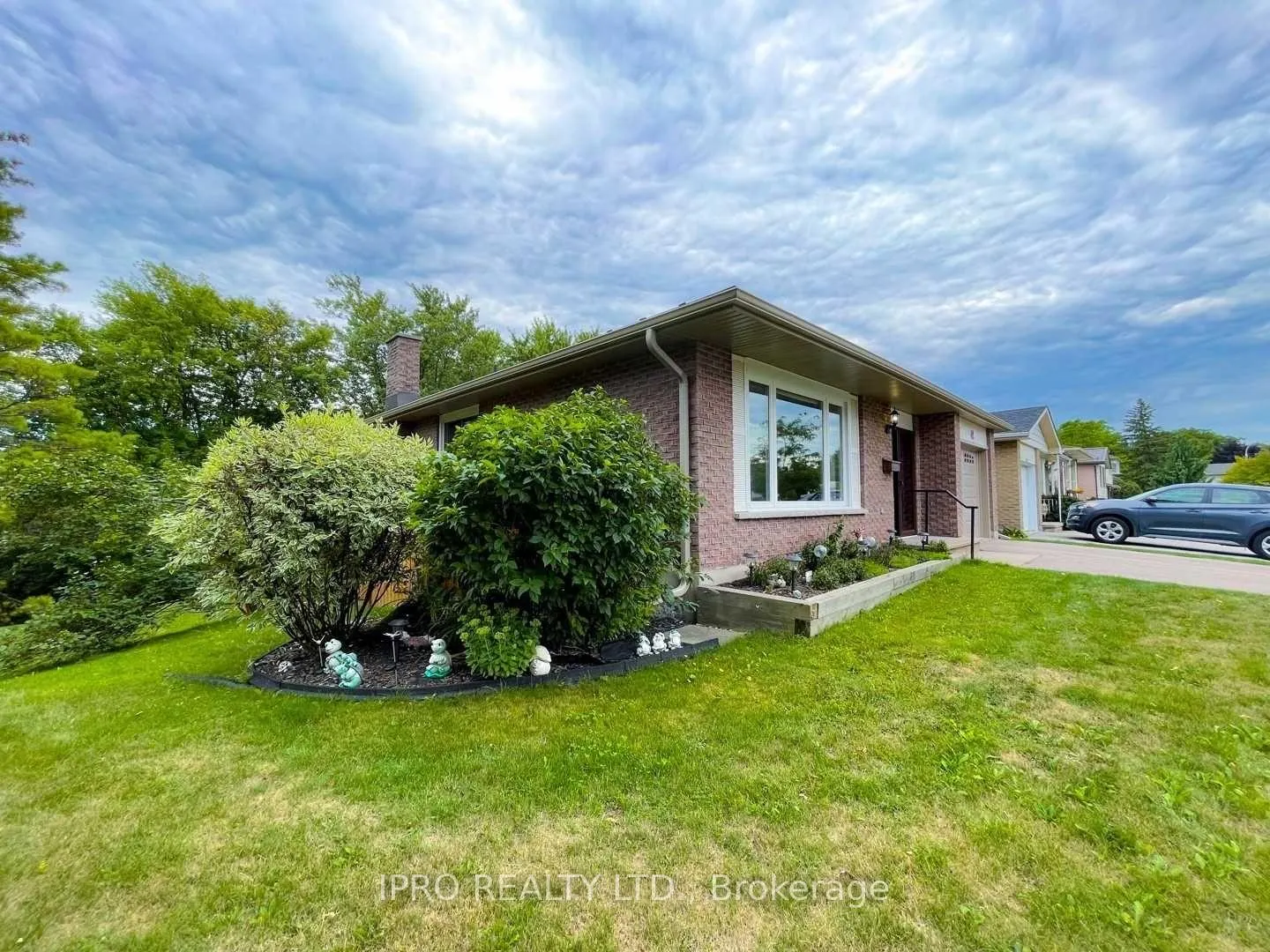 Photo 2 of 62 Toynbee Crescent, Kitchener, Forest Heights — HOMEH