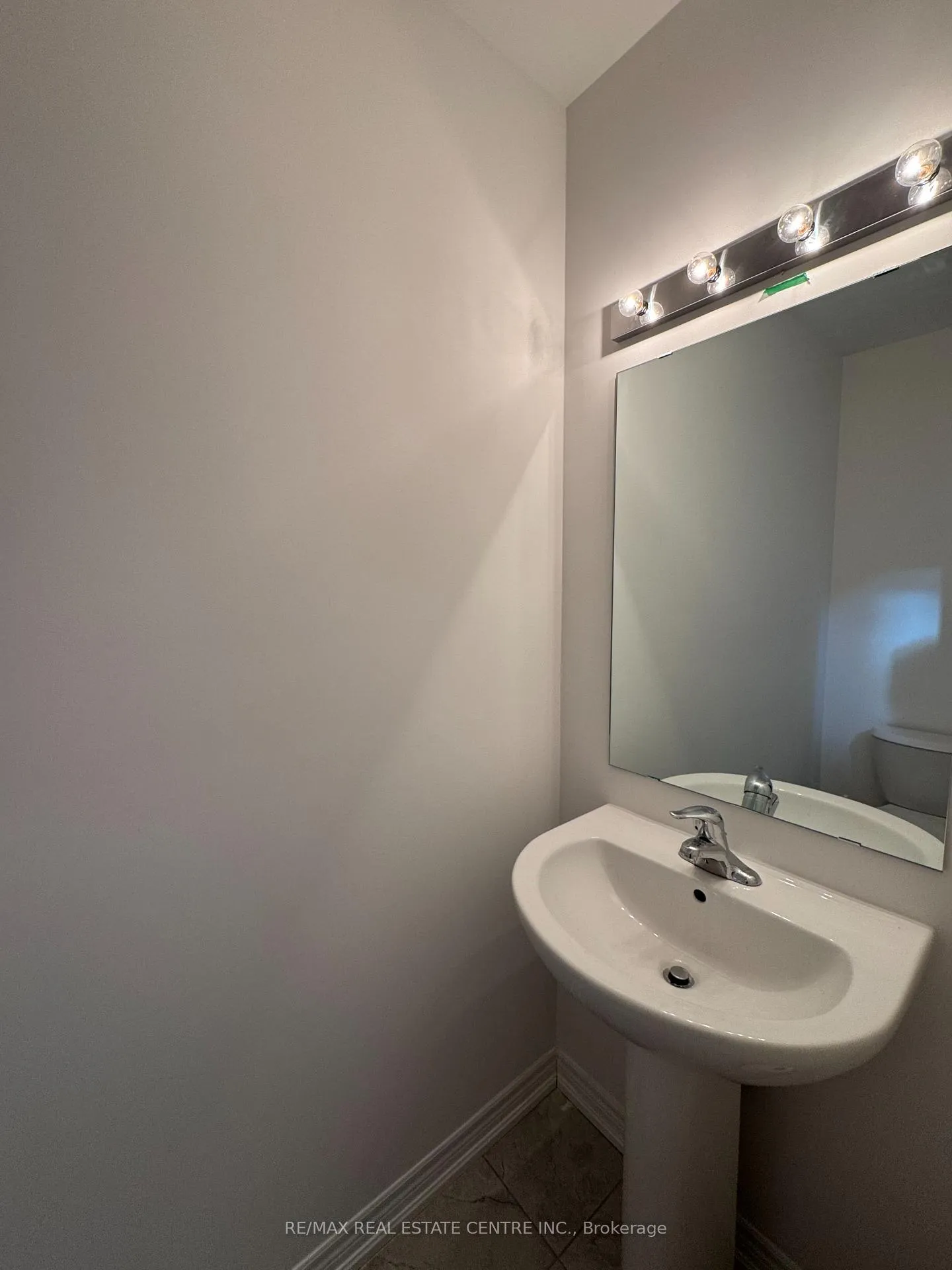 Photo 10 of 15 Wakefield Boulevard, Essa, Angus — HOMEH