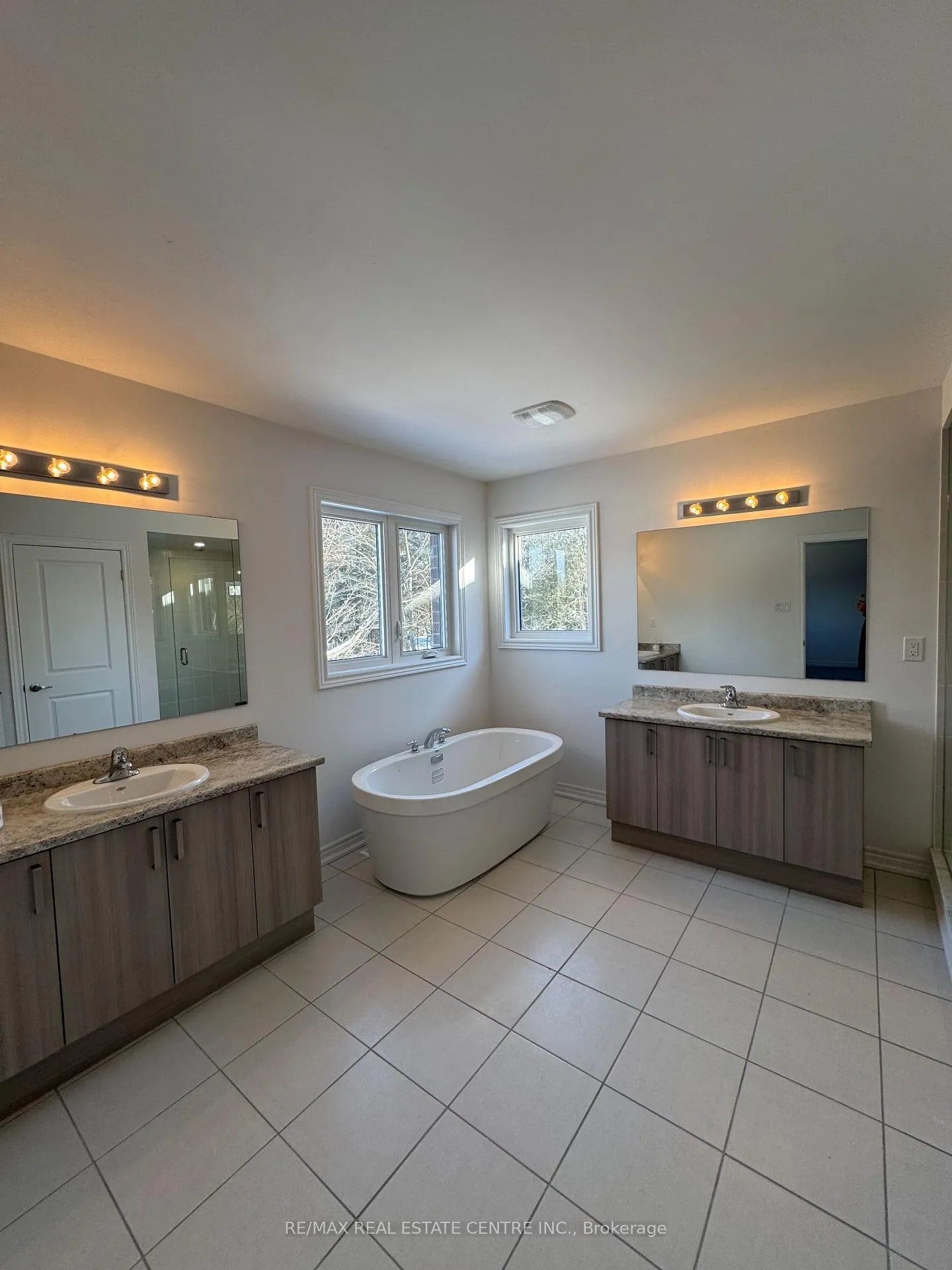 Photo 14 of 15 Wakefield Boulevard, Essa, Angus — HOMEH