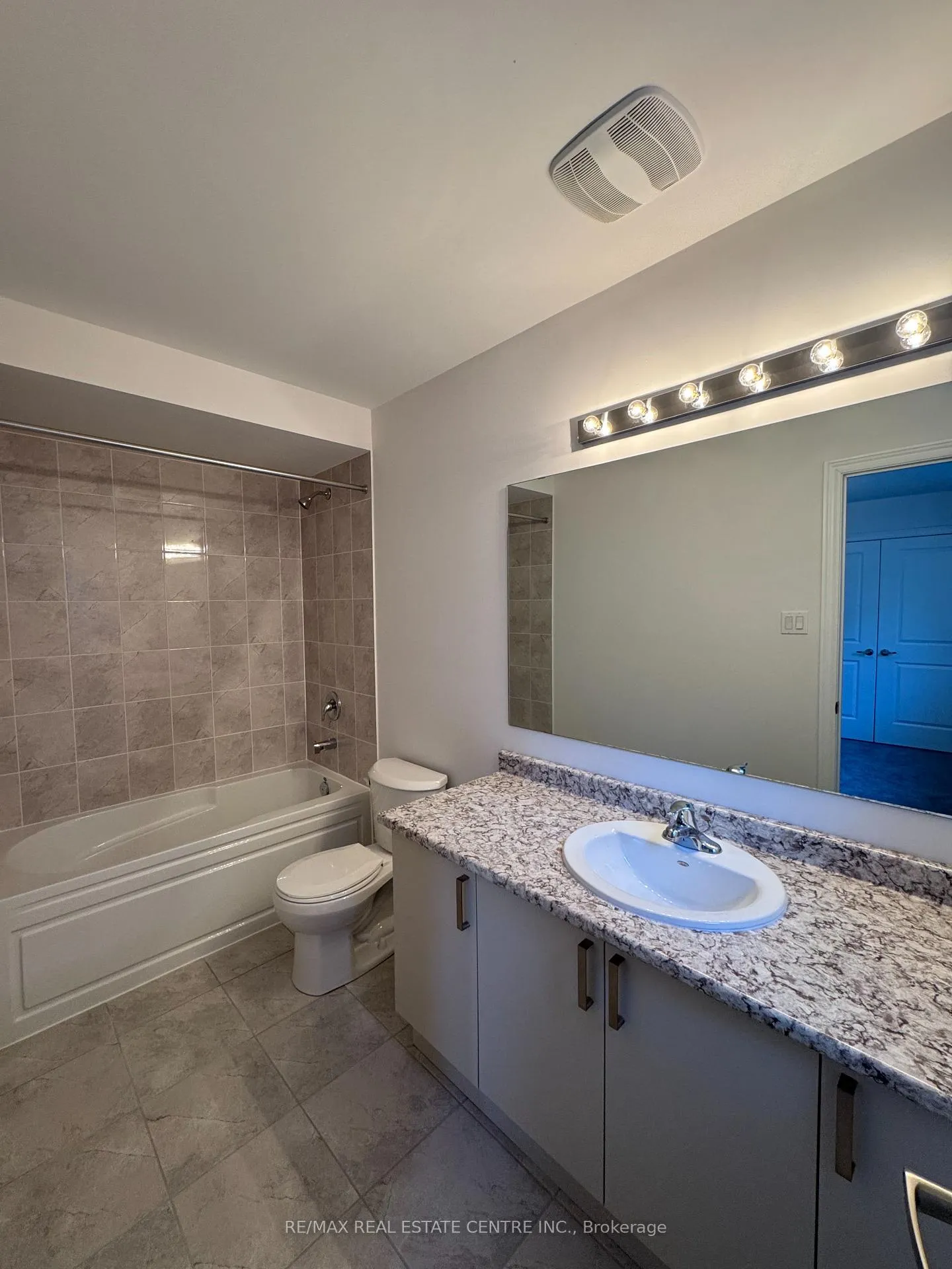 Photo 20 of 15 Wakefield Boulevard, Essa, Angus — HOMEH