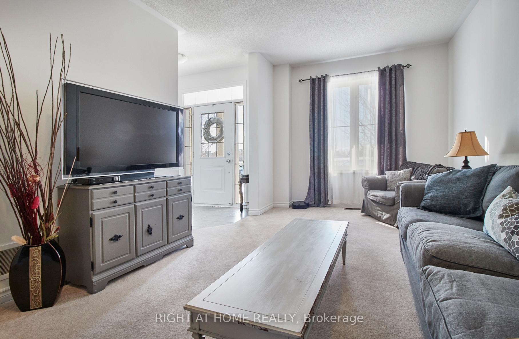 Photo 3 of 296 Brookhill Boulevard, Clarington, Bowmanville — HOMEH