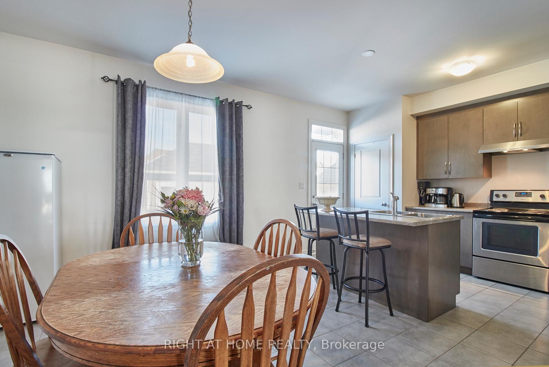 Photo 5 of 296 Brookhill Boulevard, Clarington, Bowmanville — HOMEH