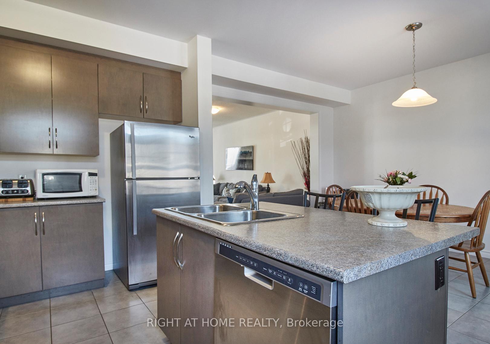 Photo 7 of 296 Brookhill Boulevard, Clarington, Bowmanville — HOMEH