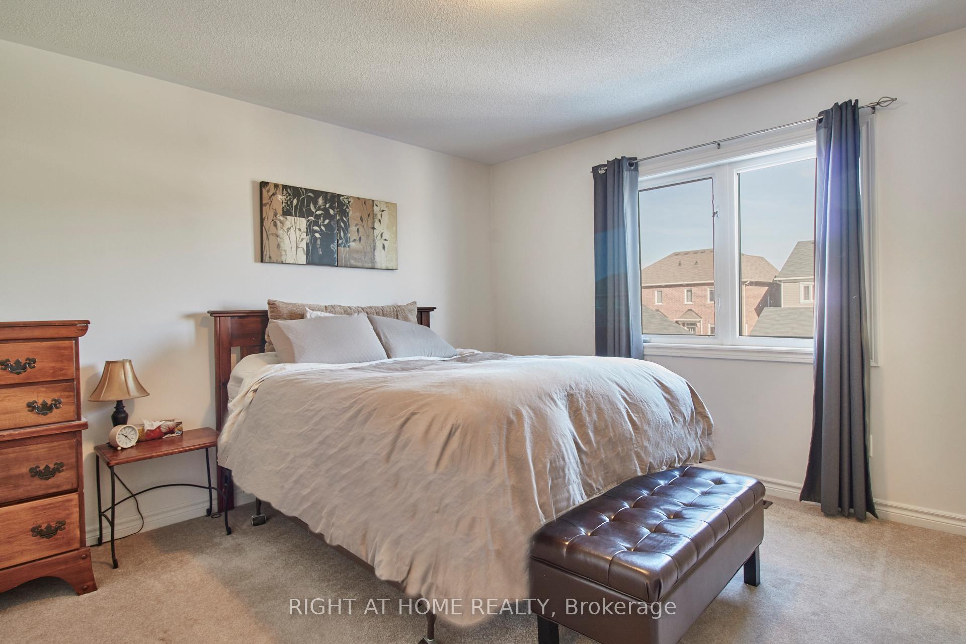 Photo 8 of 296 Brookhill Boulevard, Clarington, Bowmanville — HOMEH