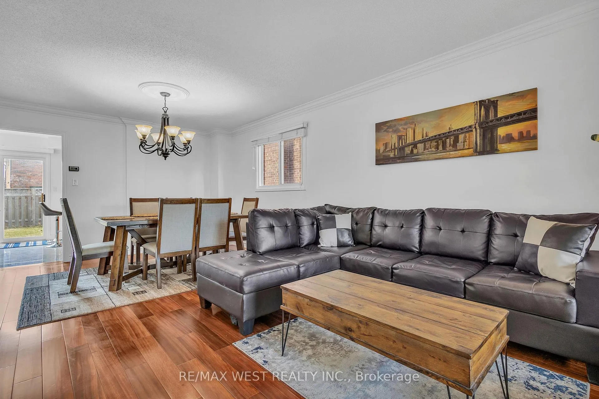 Photo 6 of 92 Ridgefield Crescent, Vaughan, Maple — HOMEH