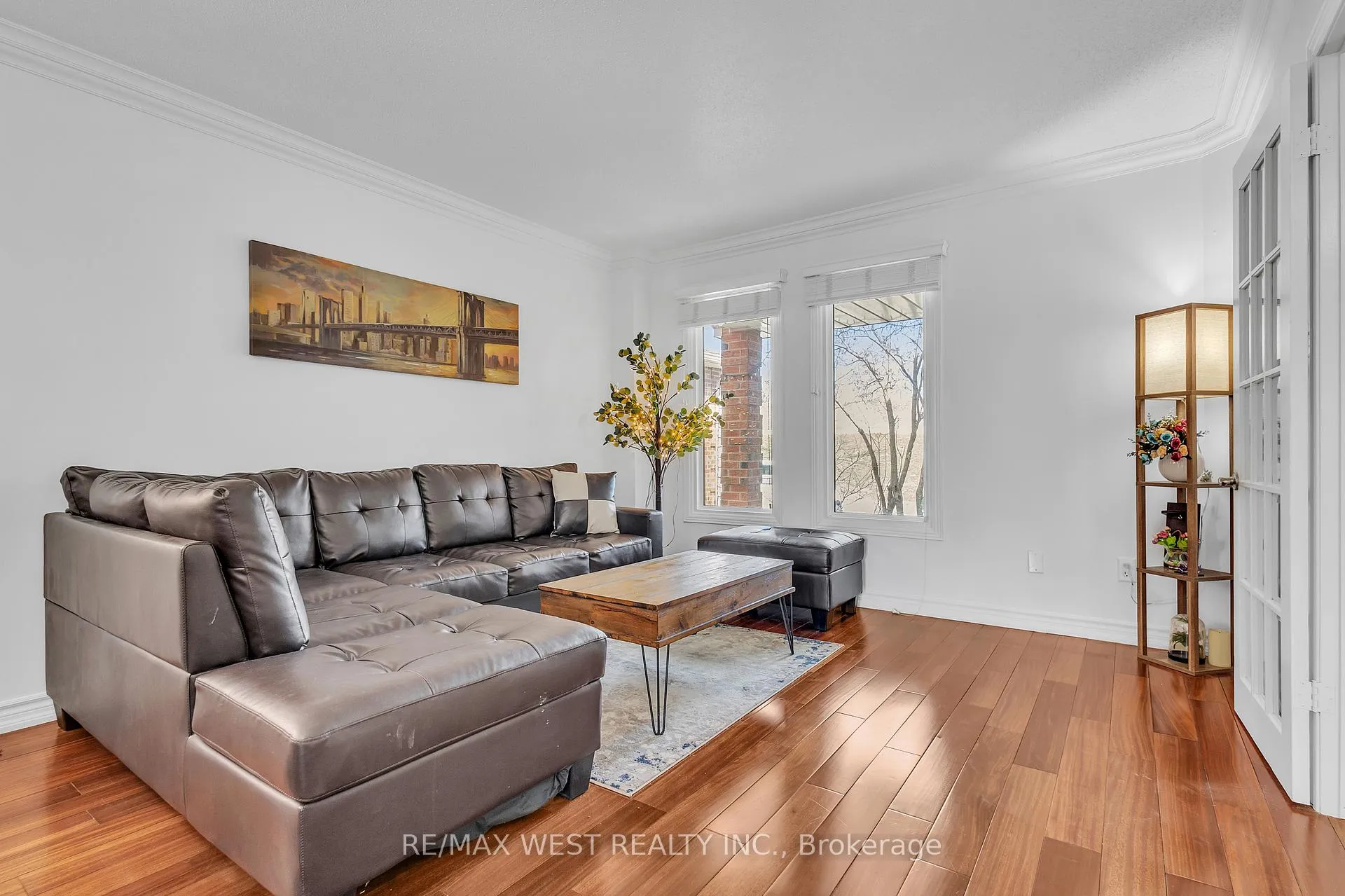 Photo 7 of 92 Ridgefield Crescent, Vaughan, Maple — HOMEH
