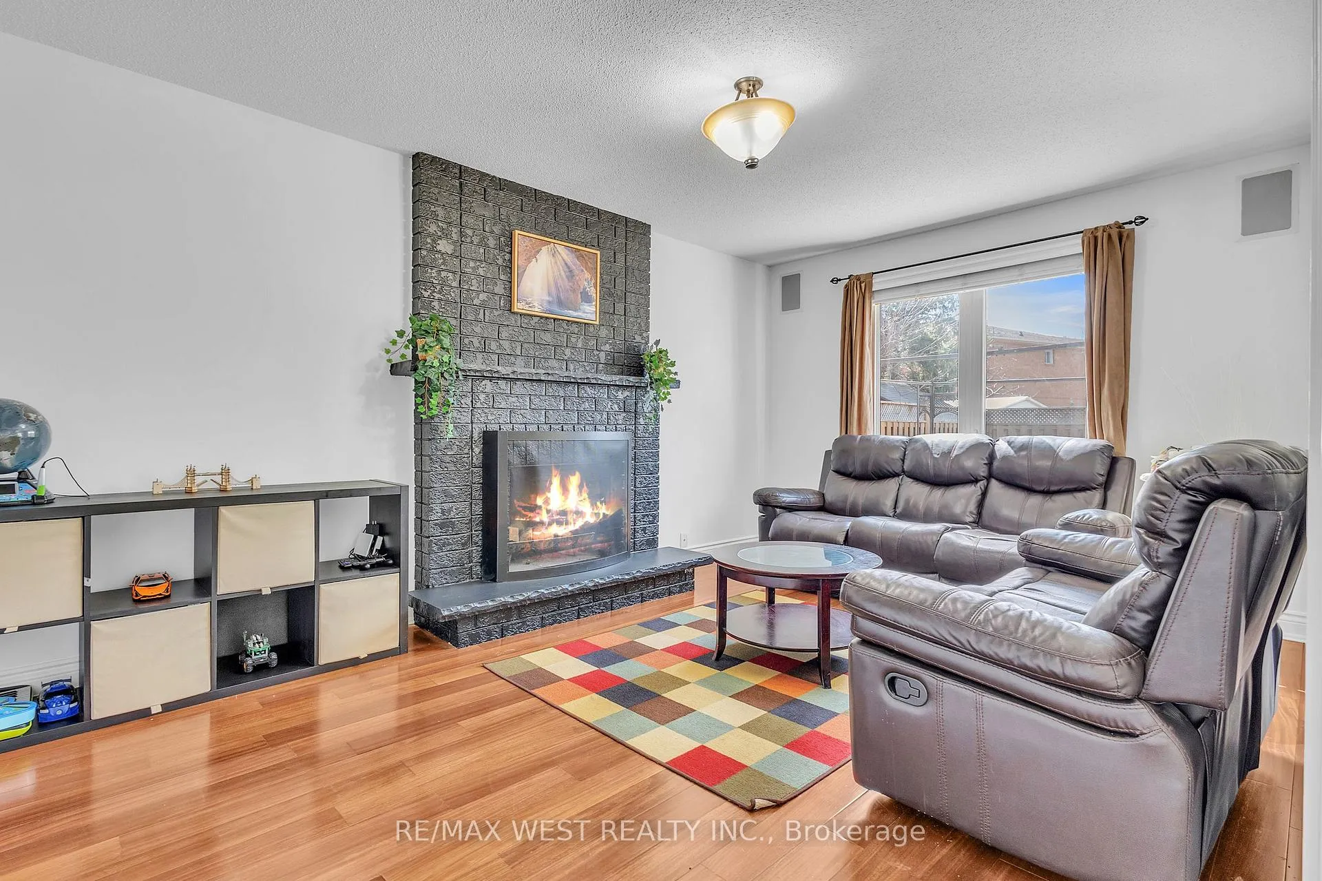 Photo 10 of 92 Ridgefield Crescent, Vaughan, Maple — HOMEH