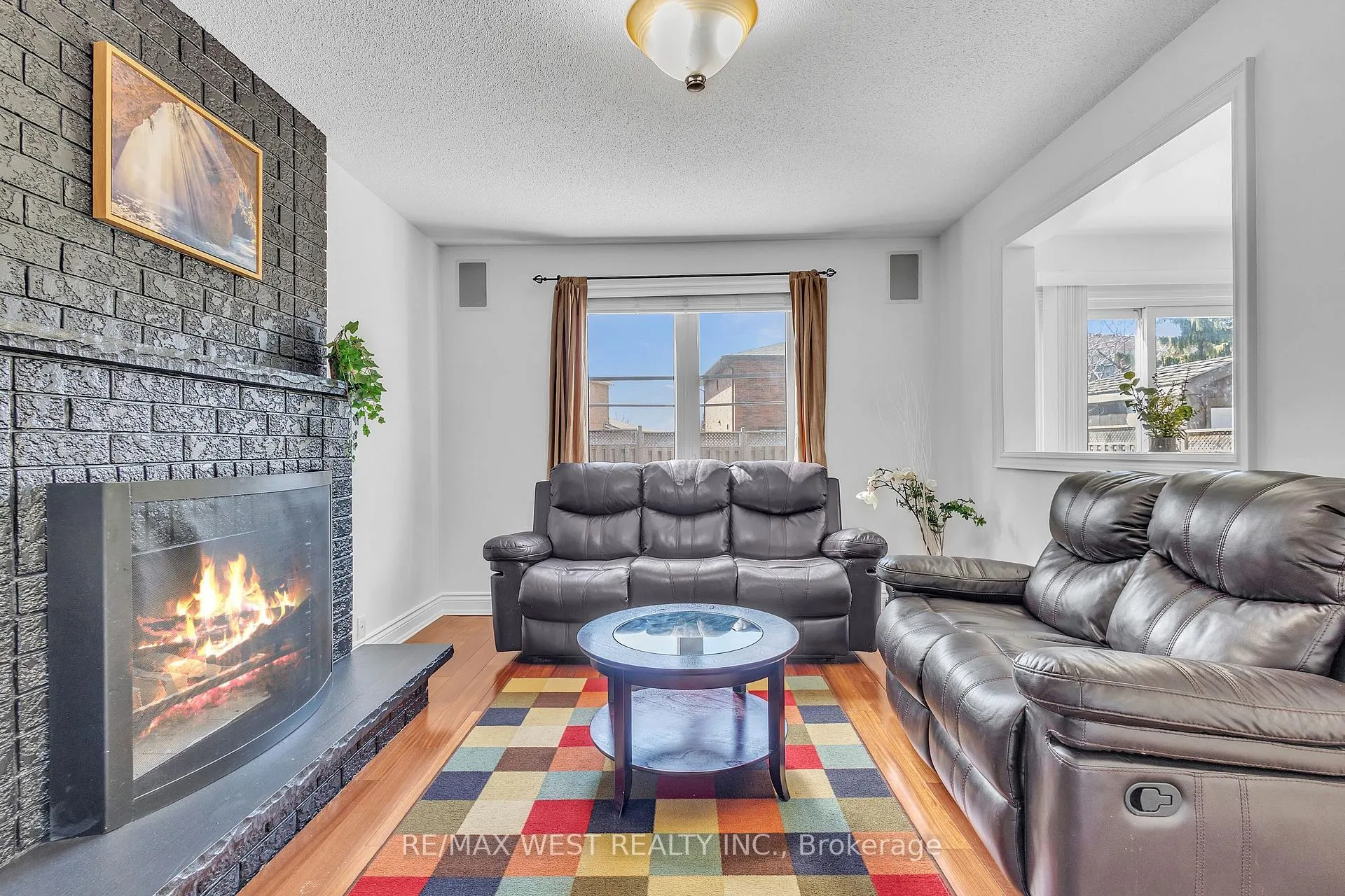 Photo 11 of 92 Ridgefield Crescent, Vaughan, Maple — HOMEH