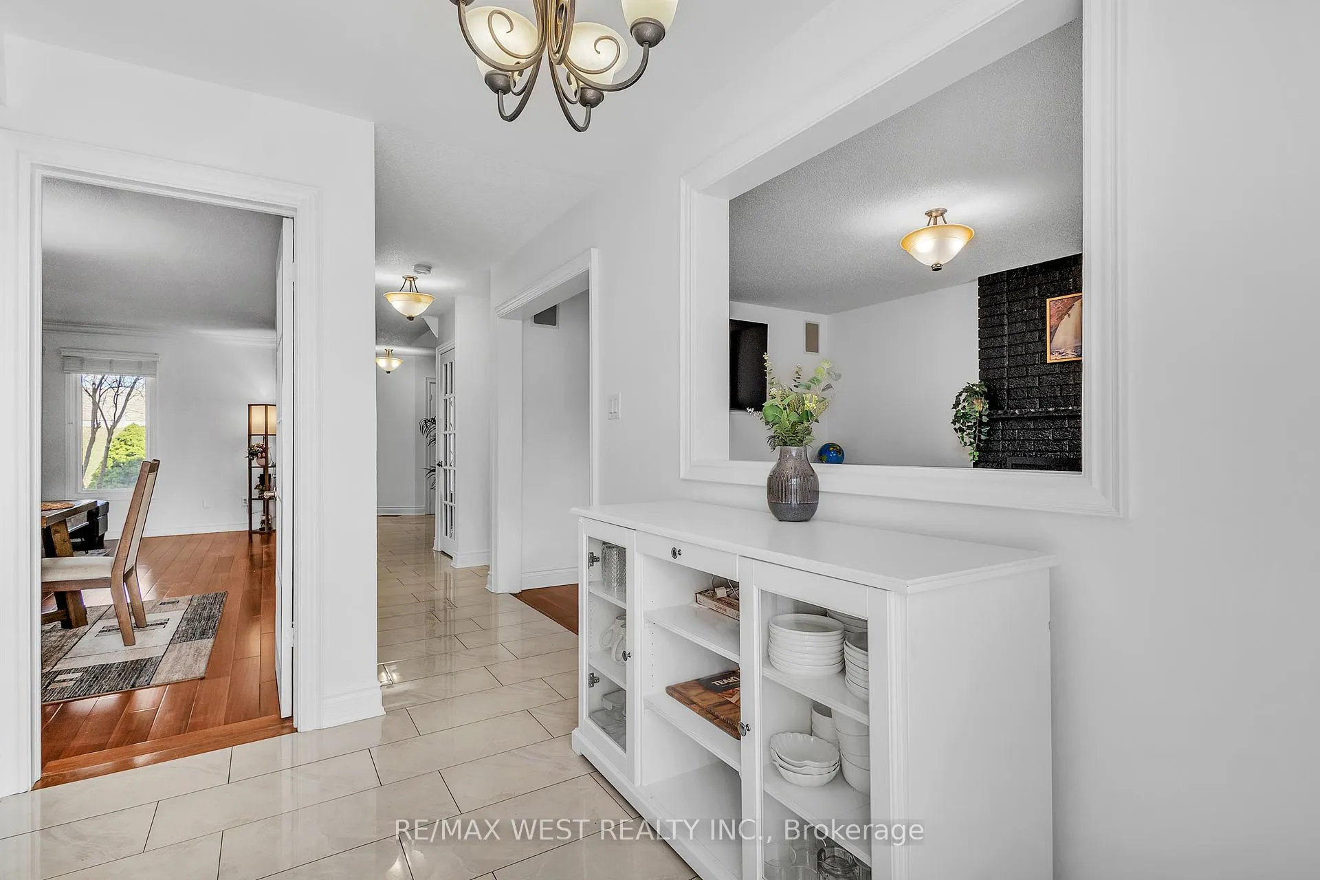 Photo 12 of 92 Ridgefield Crescent, Vaughan, Maple — HOMEH