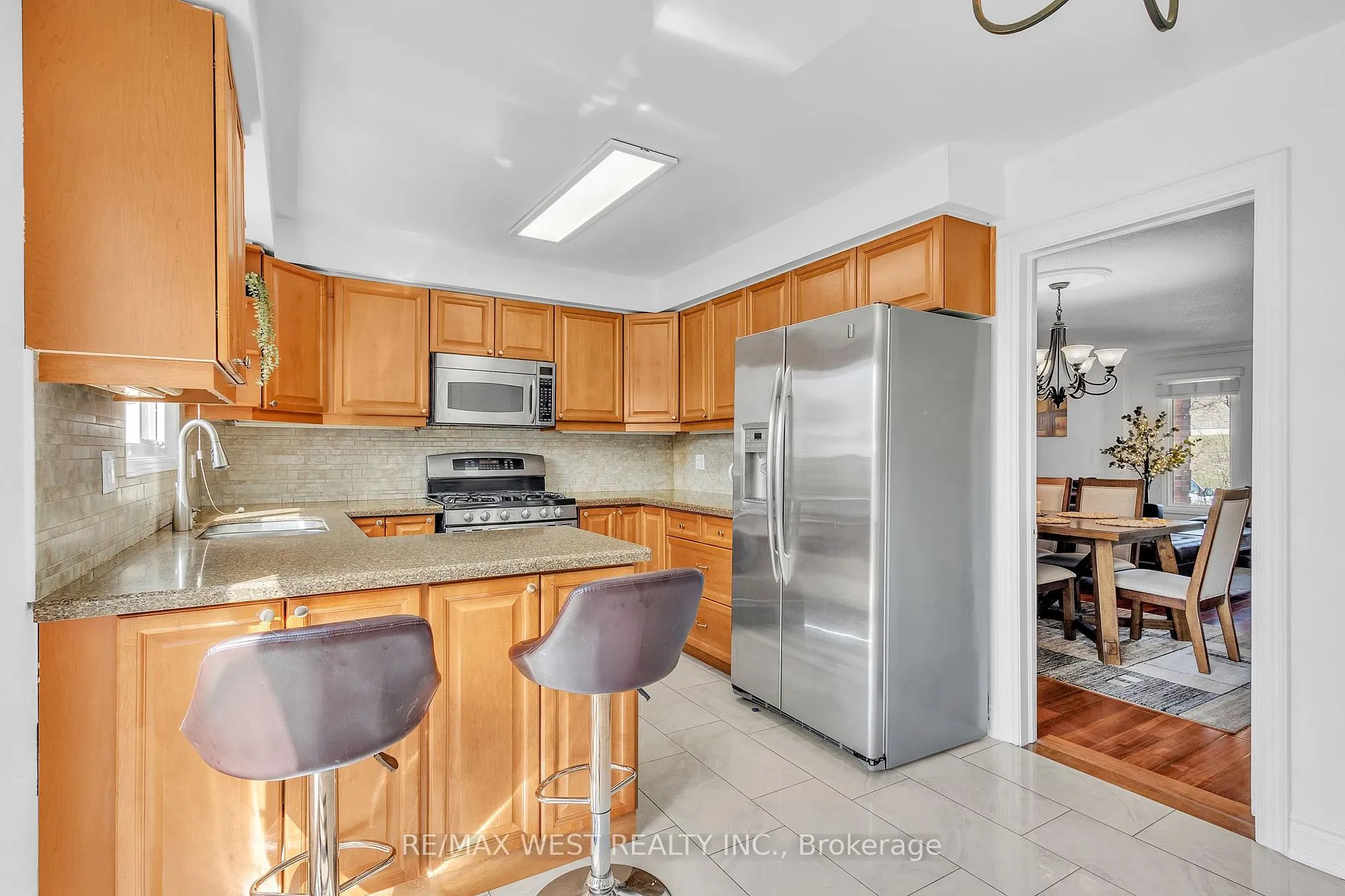 Photo 14 of 92 Ridgefield Crescent, Vaughan, Maple — HOMEH