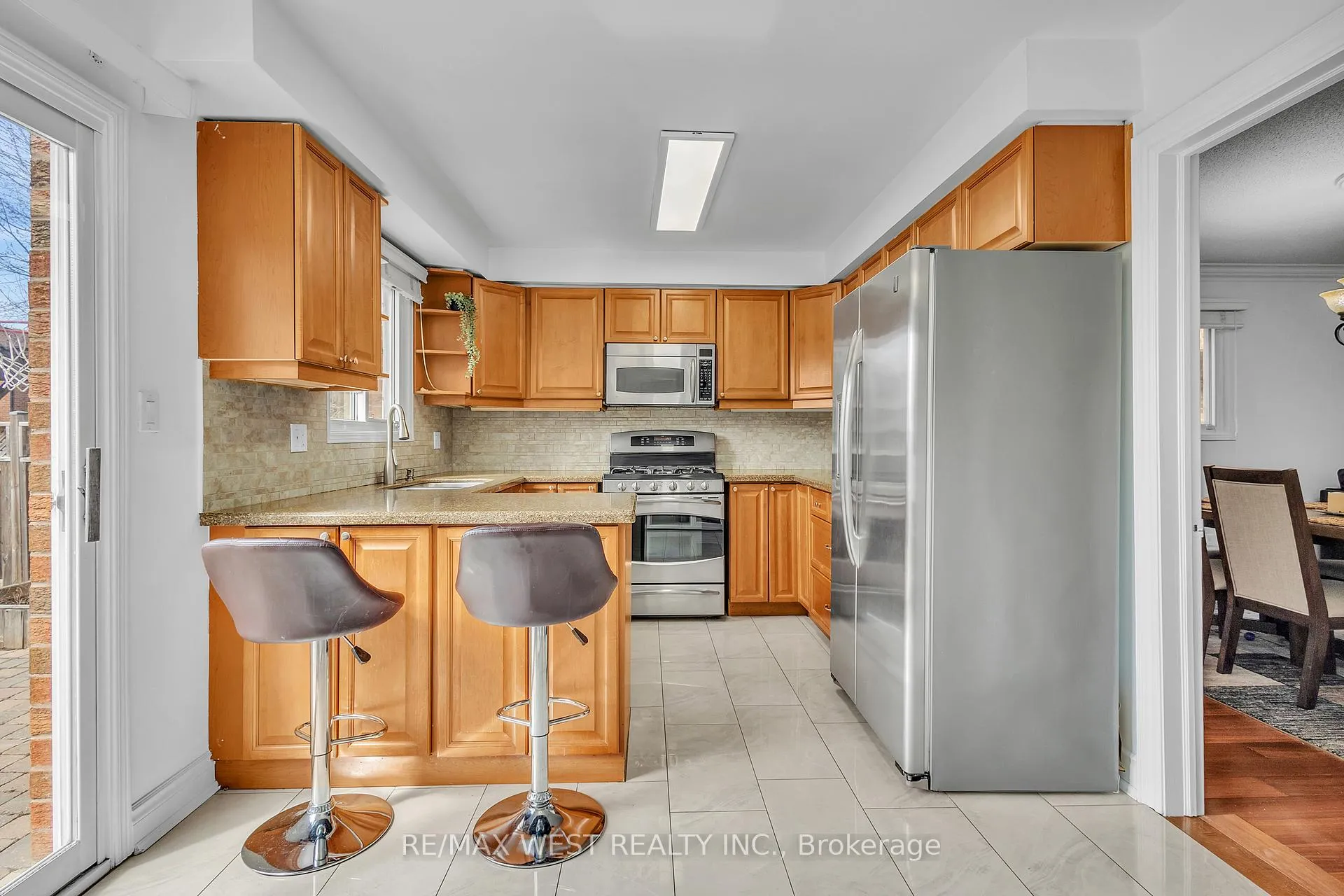 Photo 15 of 92 Ridgefield Crescent, Vaughan, Maple — HOMEH