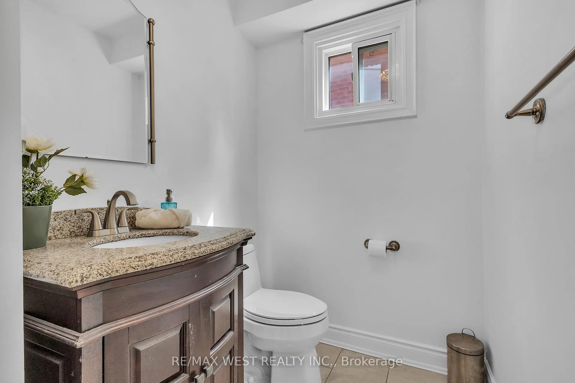 Photo 17 of 92 Ridgefield Crescent, Vaughan, Maple — HOMEH