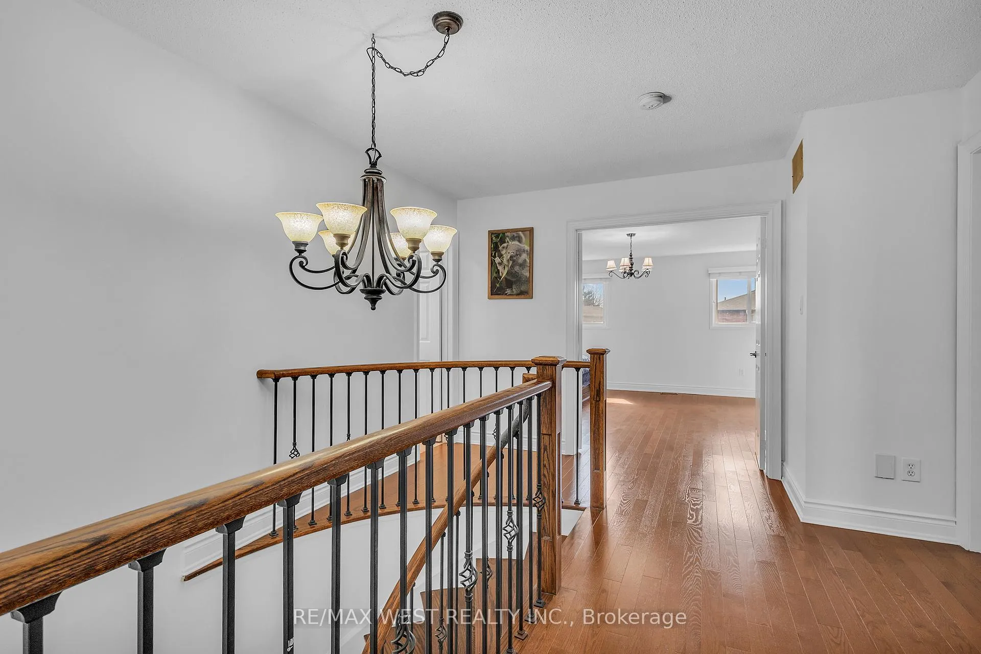 Photo 19 of 92 Ridgefield Crescent, Vaughan, Maple — HOMEH