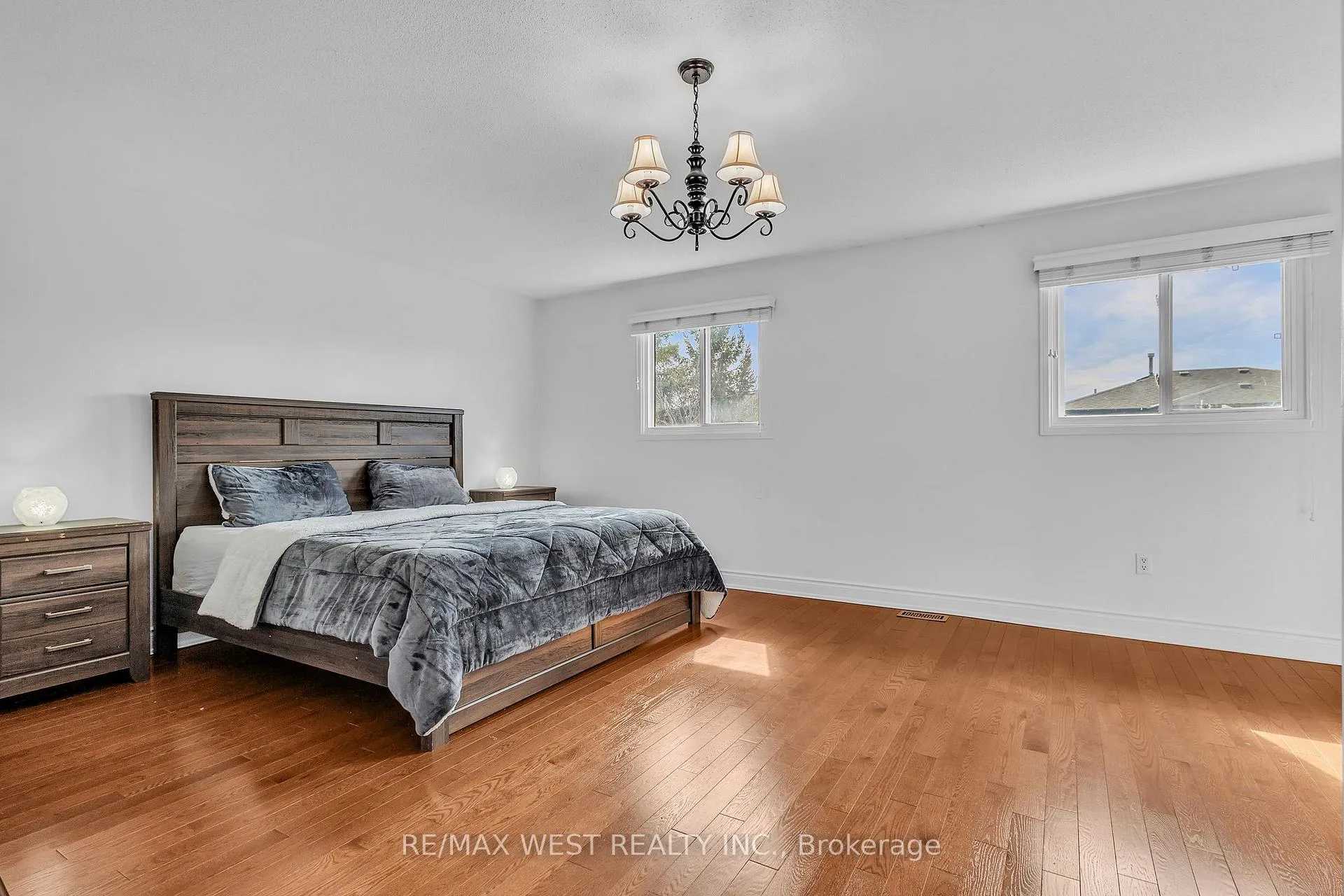 Photo 20 of 92 Ridgefield Crescent, Vaughan, Maple — HOMEH