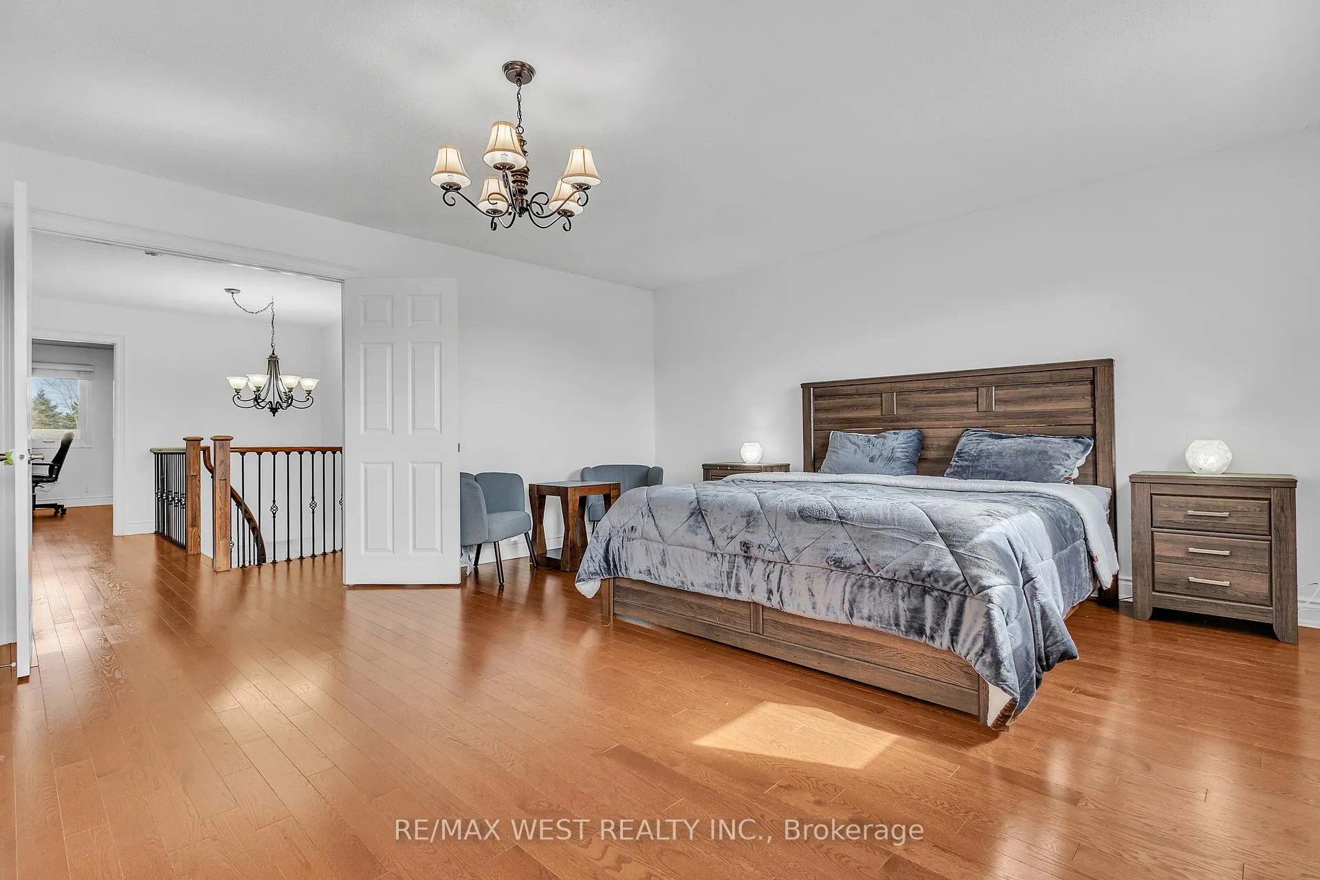 Photo 21 of 92 Ridgefield Crescent, Vaughan, Maple — HOMEH