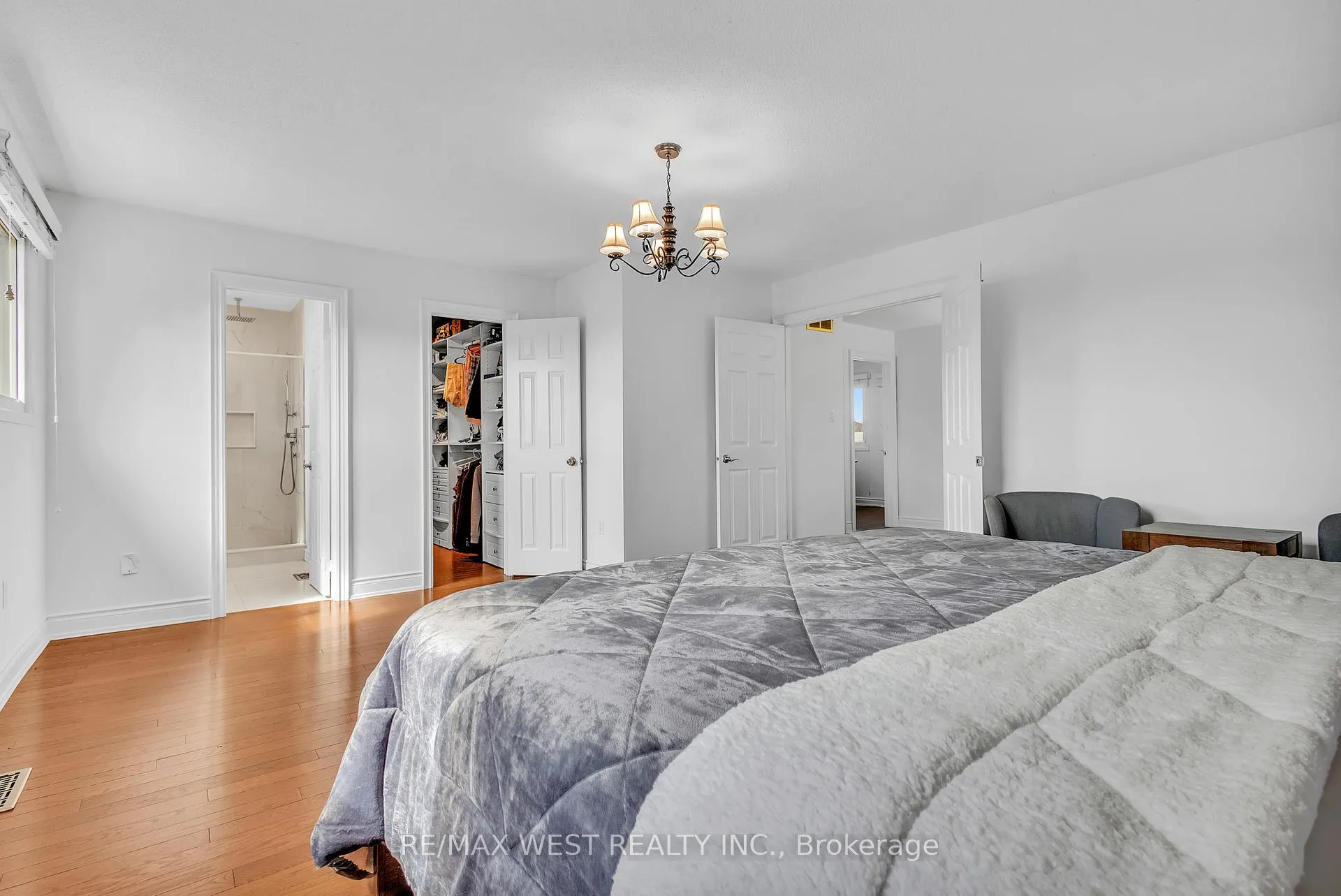 Photo 22 of 92 Ridgefield Crescent, Vaughan, Maple — HOMEH