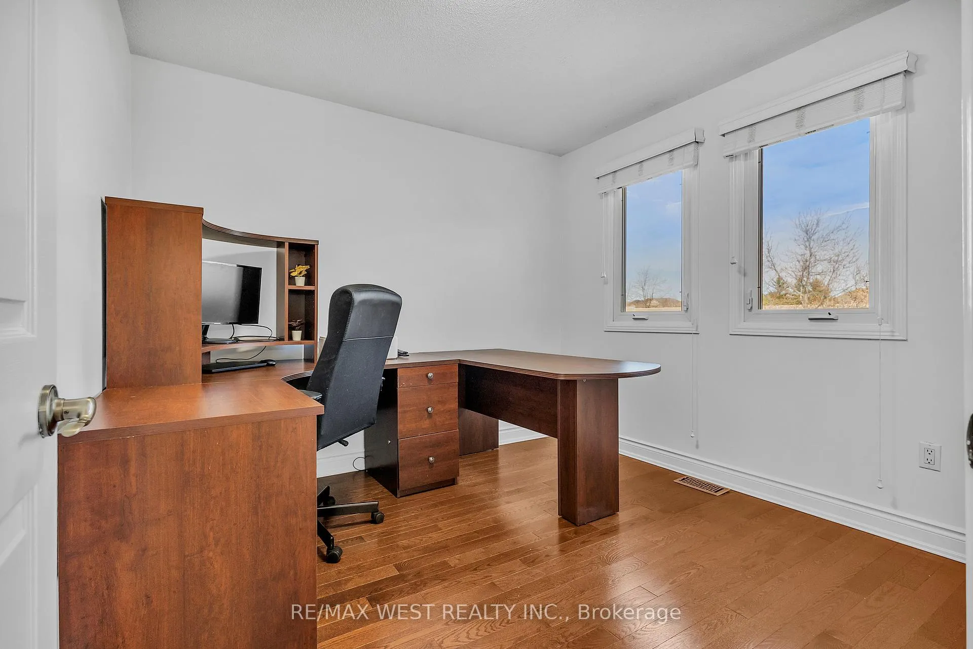Photo 27 of 92 Ridgefield Crescent, Vaughan, Maple — HOMEH