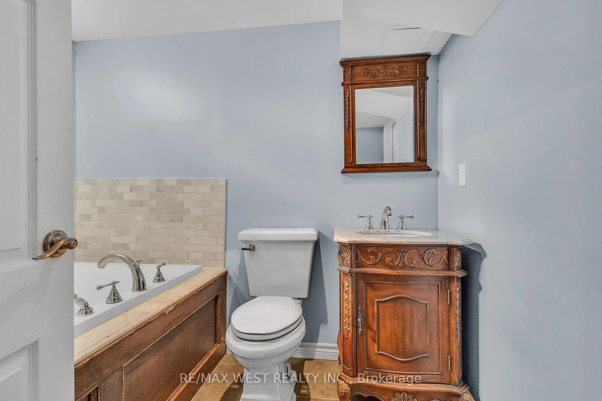 Photo 32 of 92 Ridgefield Crescent, Vaughan, Maple — HOMEH