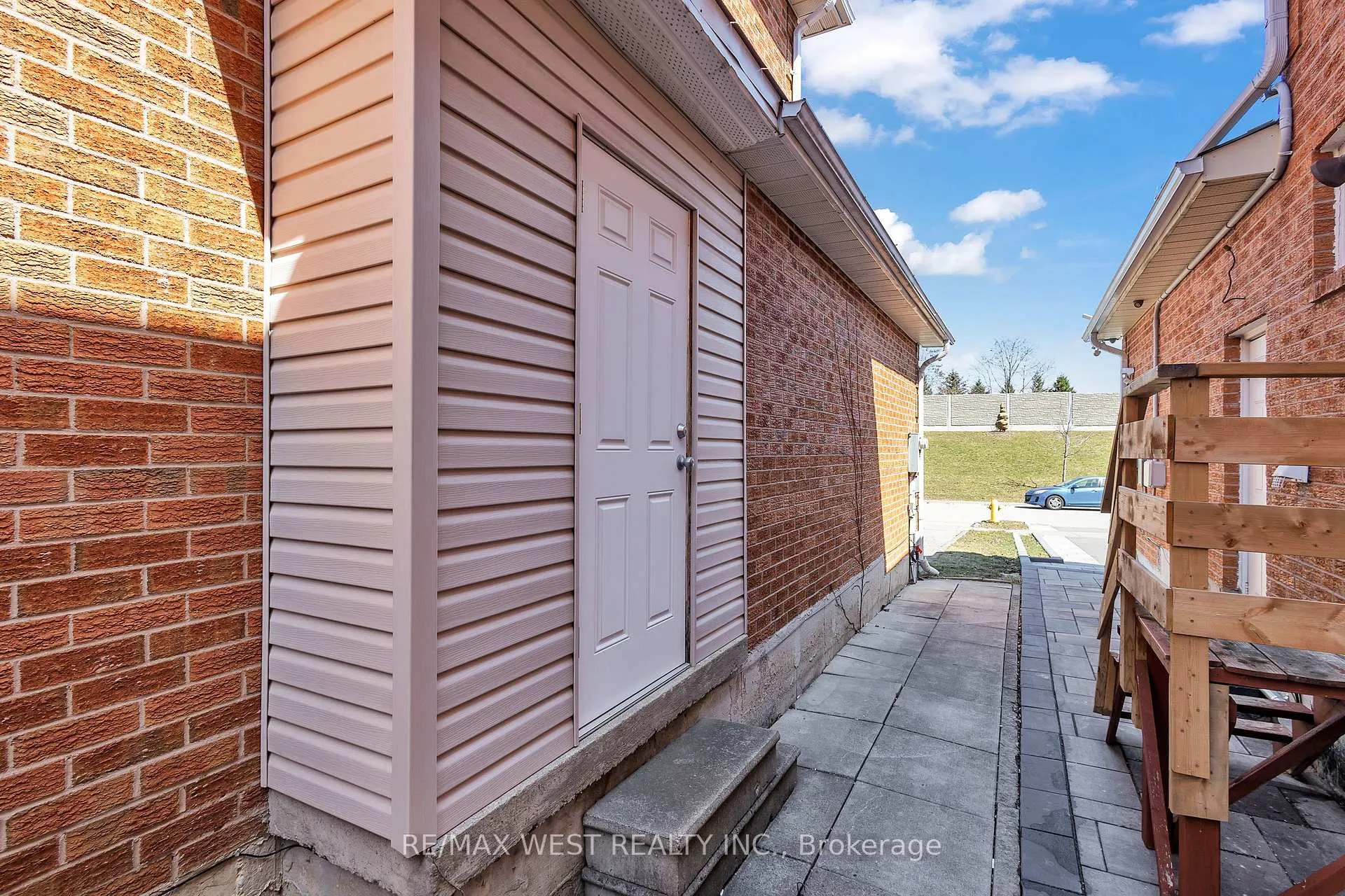 Photo 34 of 92 Ridgefield Crescent, Vaughan, Maple — HOMEH
