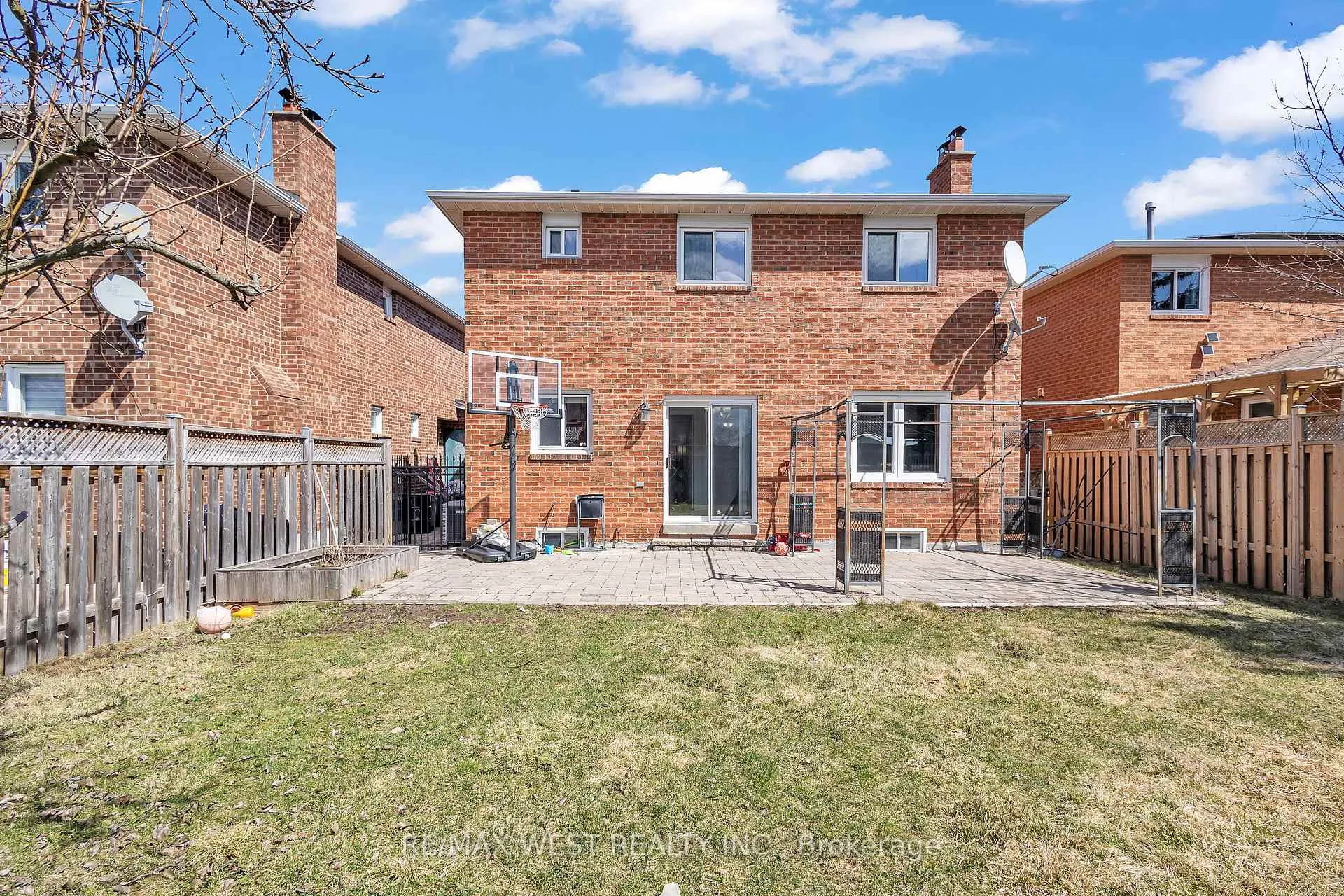 Photo 35 of 92 Ridgefield Crescent, Vaughan, Maple — HOMEH