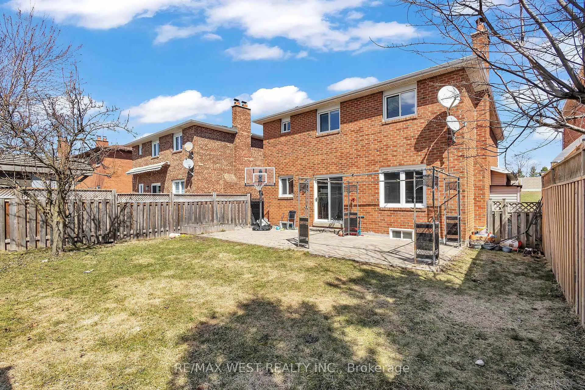 Photo 36 of 92 Ridgefield Crescent, Vaughan, Maple — HOMEH