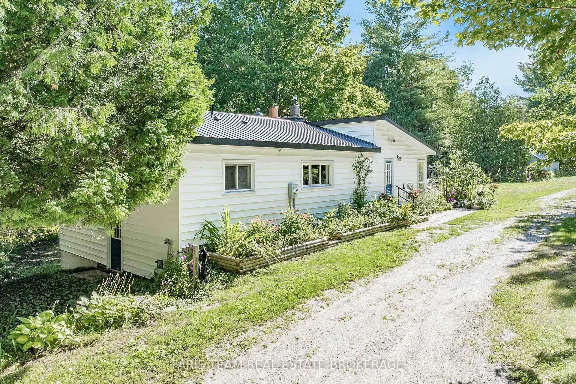 Front of 1983 Horseshoe Valley Road W