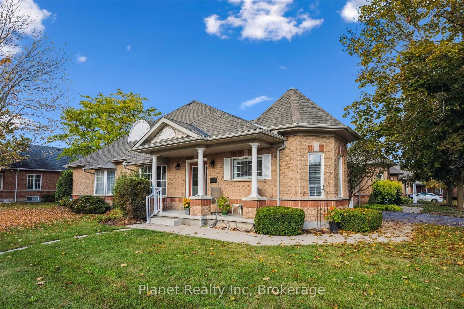 Photo 4 of 27 Village Green Drive, Guelph, Village By The Arboretum — HOMEH
