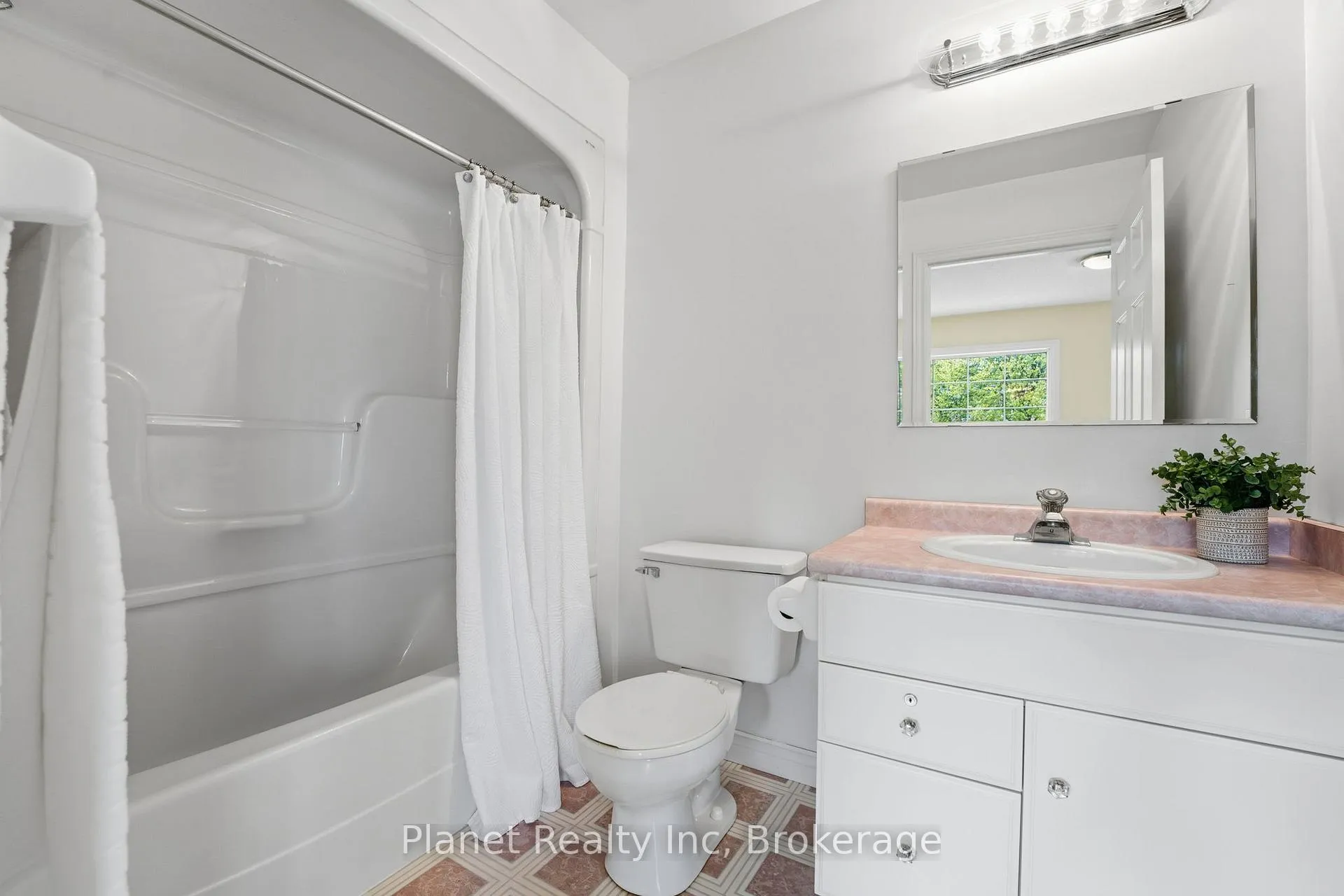 Photo 19 of 27 Village Green Drive, Guelph, Village By The Arboretum — HOMEH