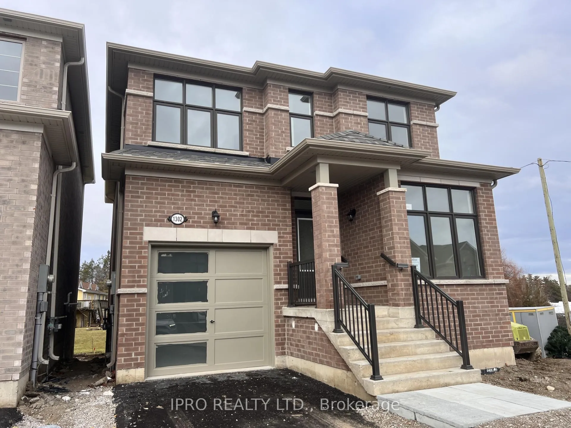 Photo 2 of 1302 Davis Loop, Innisfil, Lefroy — HOMEH