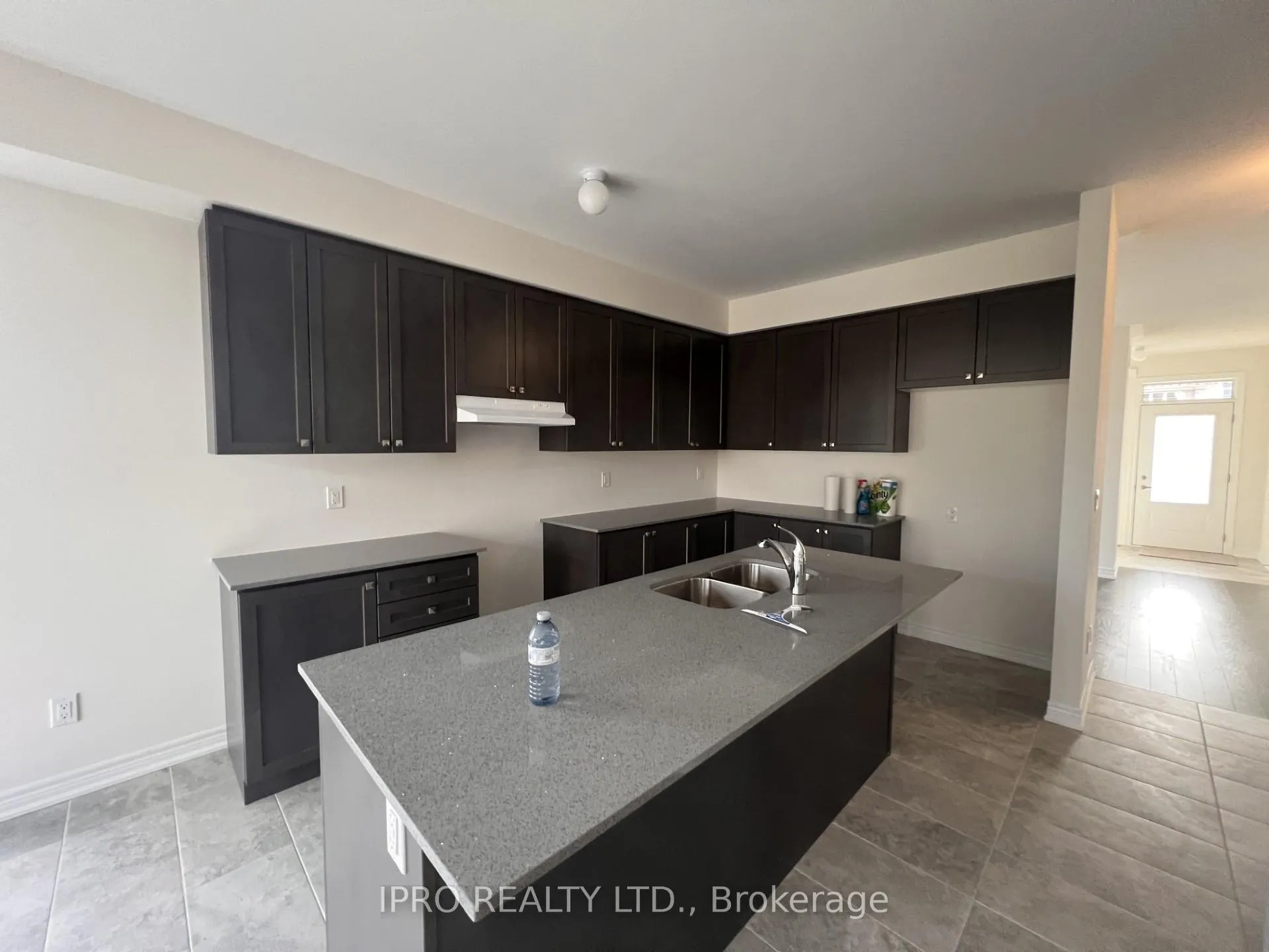 Photo 4 of 1302 Davis Loop, Innisfil, Lefroy — HOMEH