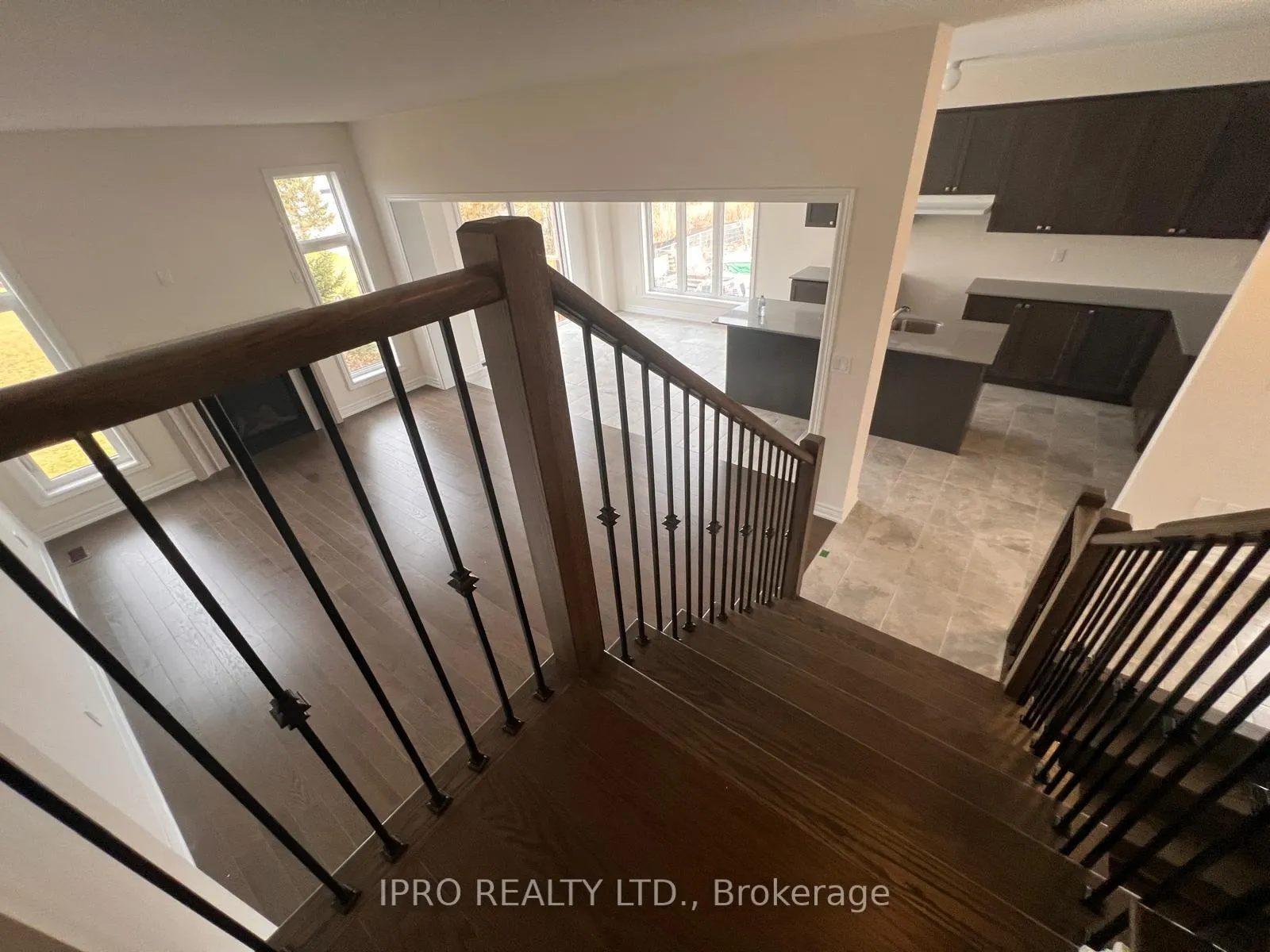 Photo 7 of 1302 Davis Loop, Innisfil, Lefroy — HOMEH