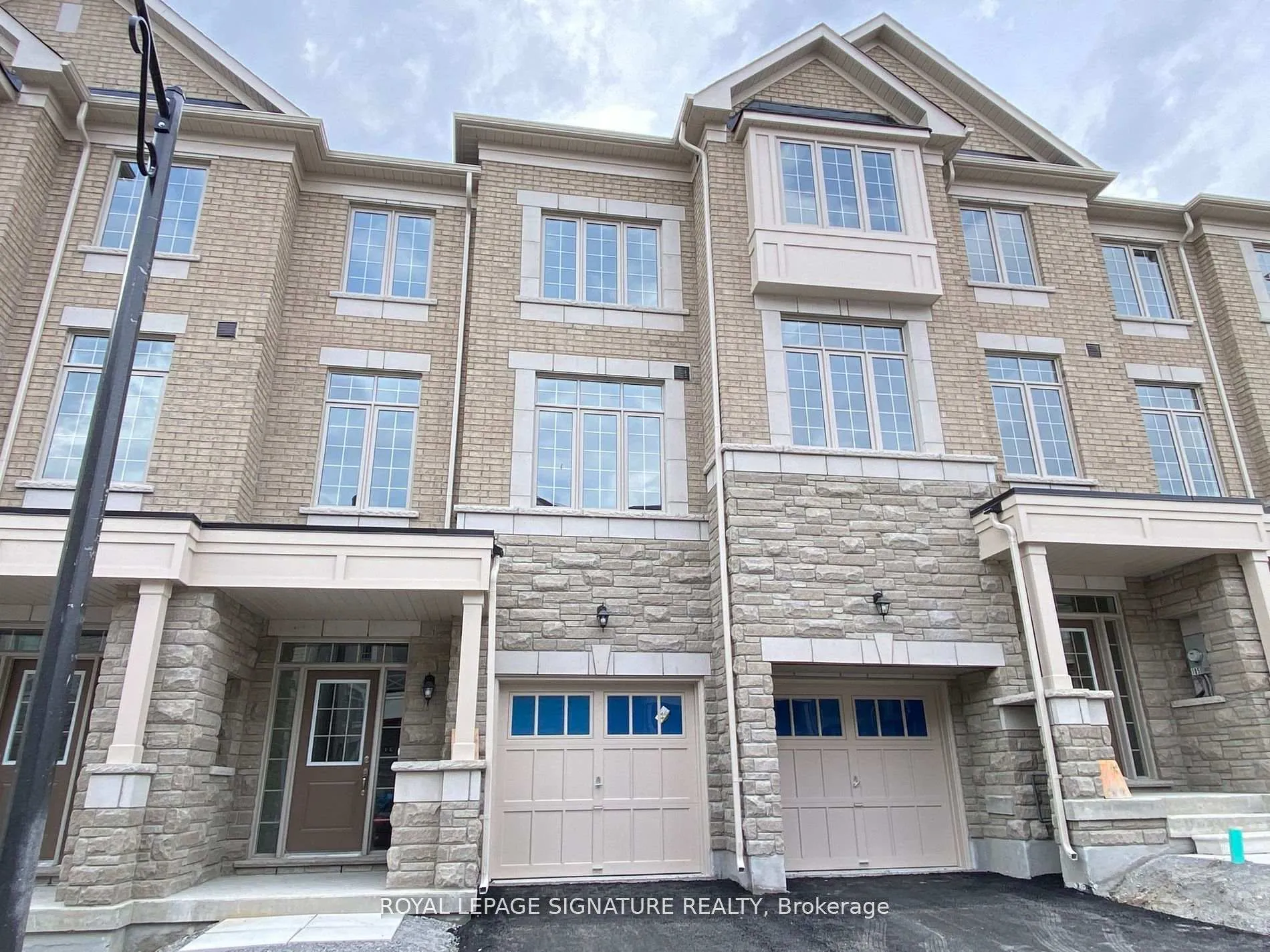 Photo 1 of 20 Thomas Hope Lane, Markham, Cedarwood — HOMEH