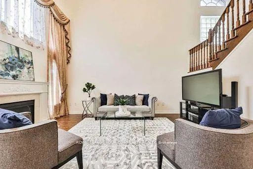 Photo 4 of 271 Forest Run Boulevard, Vaughan, Patterson — HOMEH