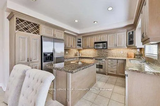 Photo 9 of 271 Forest Run Boulevard, Vaughan, Patterson — HOMEH