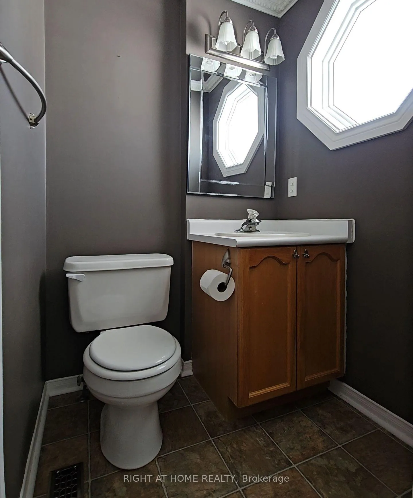 Photo 5 of 3 Wessenger Drive, Barrie, Holly — HOMEH