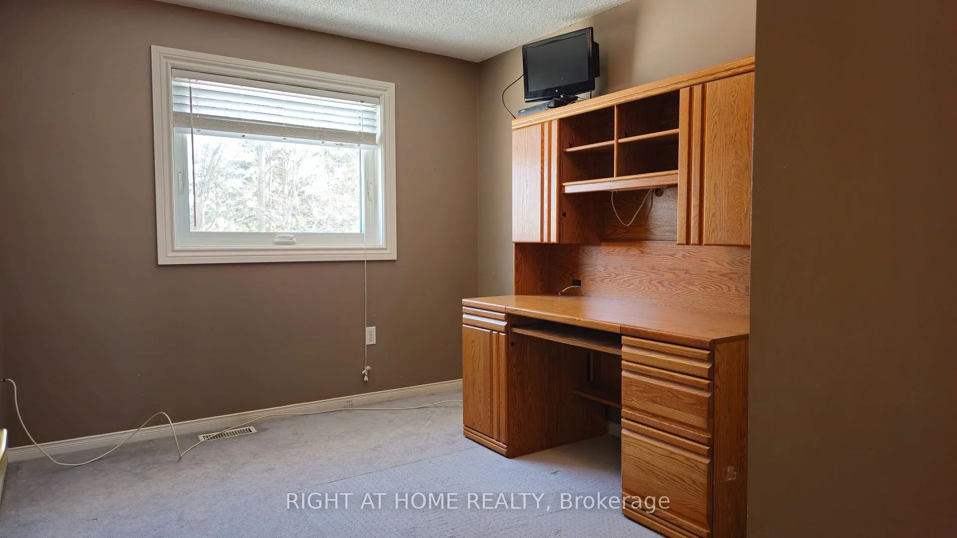 Photo 11 of 3 Wessenger Drive, Barrie, Holly — HOMEH
