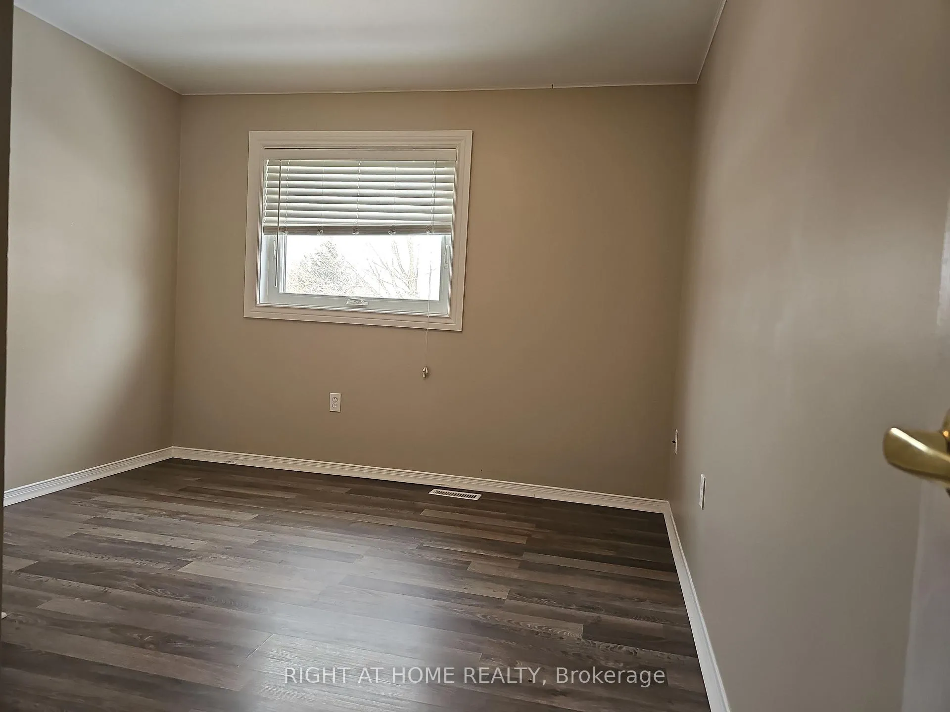 Photo 14 of 3 Wessenger Drive, Barrie, Holly — HOMEH