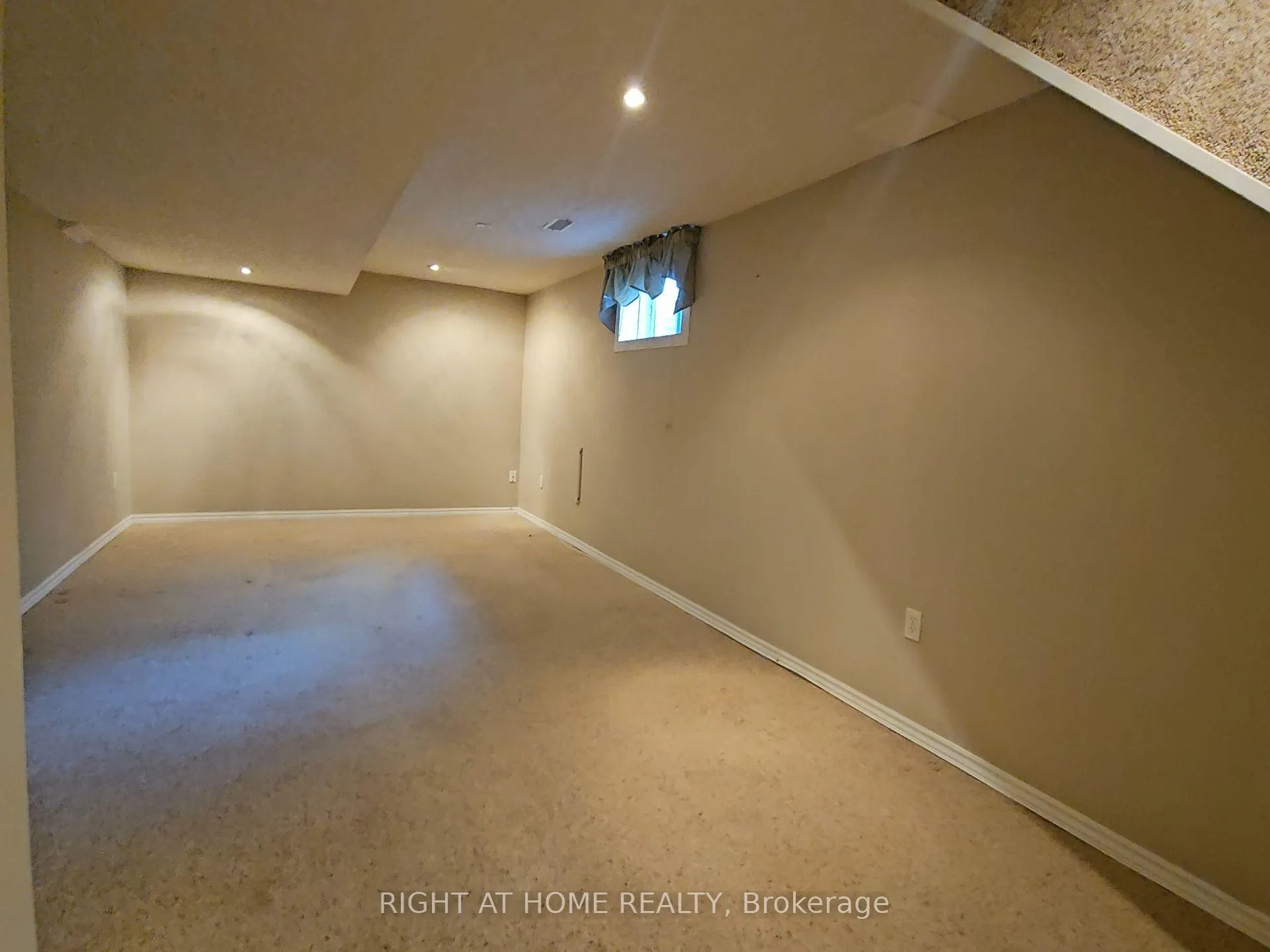 Photo 15 of 3 Wessenger Drive, Barrie, Holly — HOMEH
