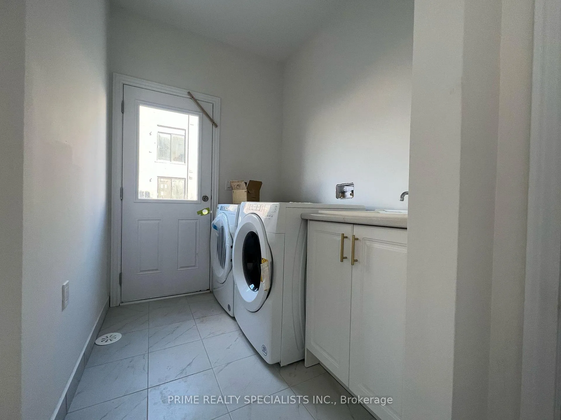 Photo 2 of 103 Paradox Street, Vaughan, Elder Mills — HOMEH